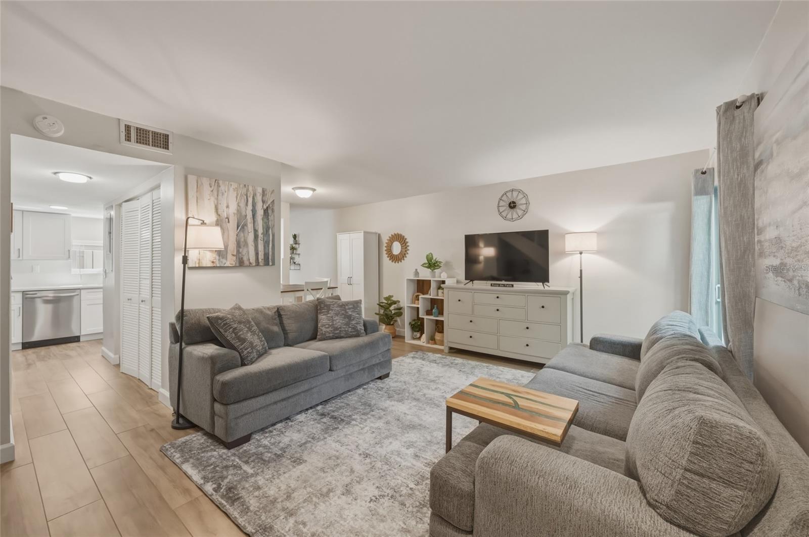 7912 CEDAR Dr #7912 TEMPLE TERRACE, FL 33637