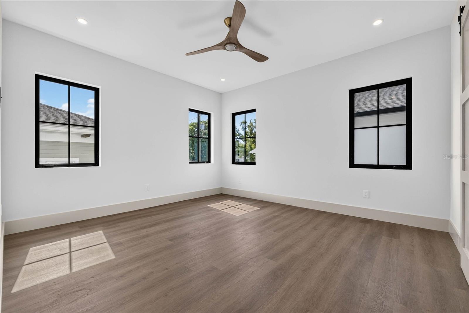 142 22ND Ave ST PETERSBURG, FL 33704