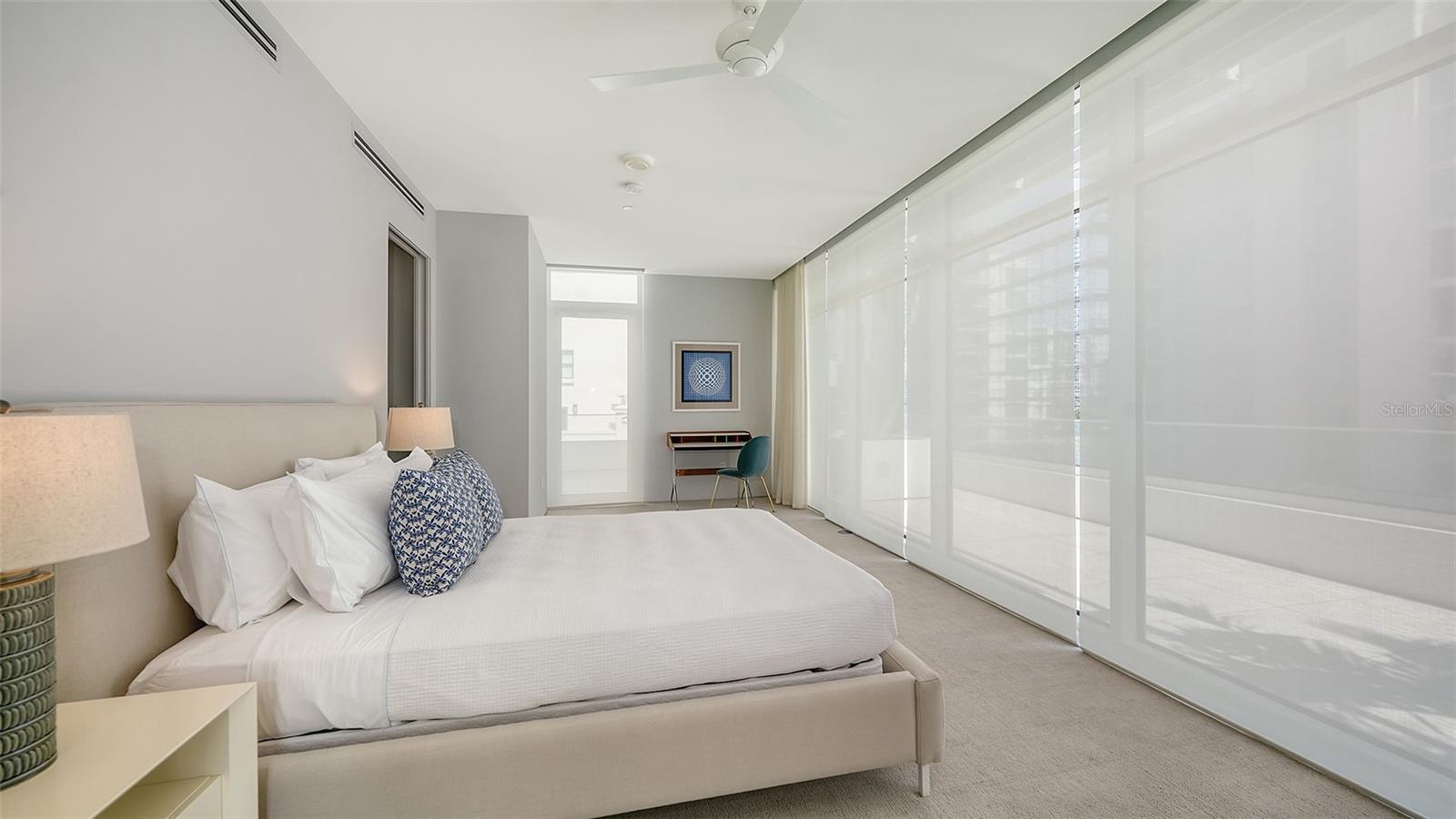 280 GOLDEN GATE Pt #400 SARASOTA, FL 34236