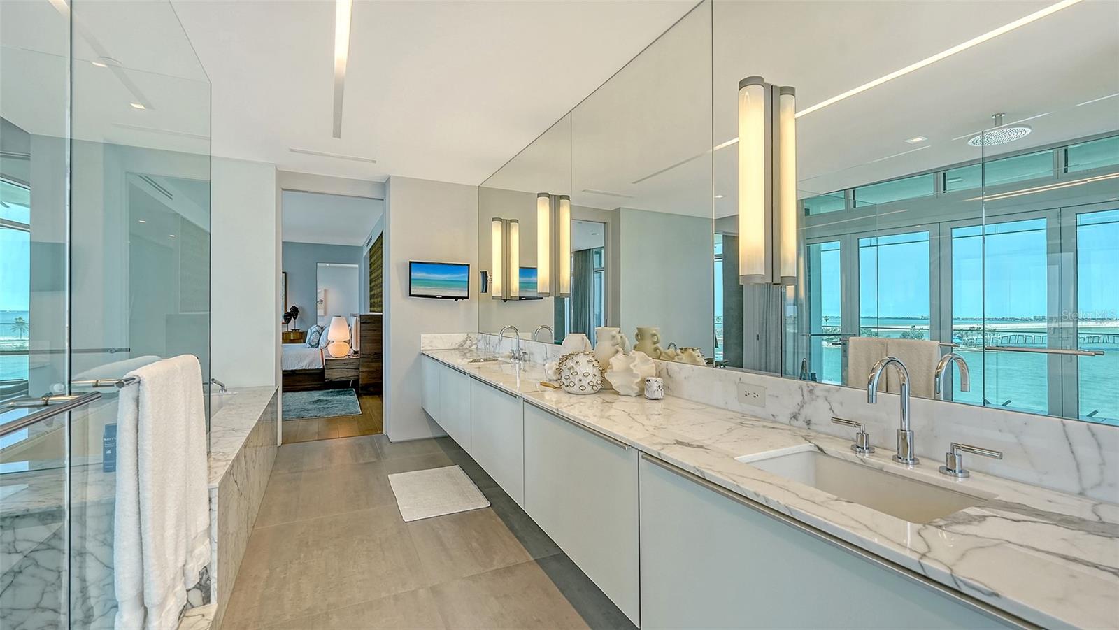 280 GOLDEN GATE Pt #400 SARASOTA, FL 34236