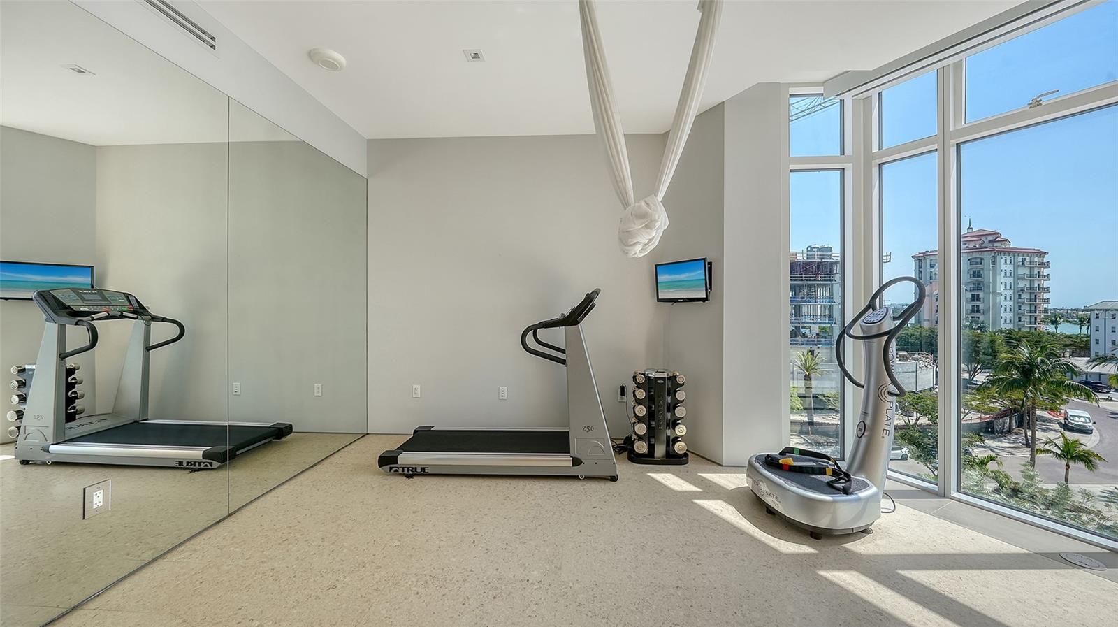 280 GOLDEN GATE Pt #400 SARASOTA, FL 34236