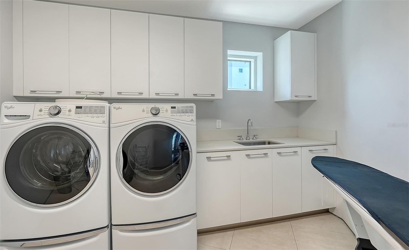 280 GOLDEN GATE Pt #400 SARASOTA, FL 34236