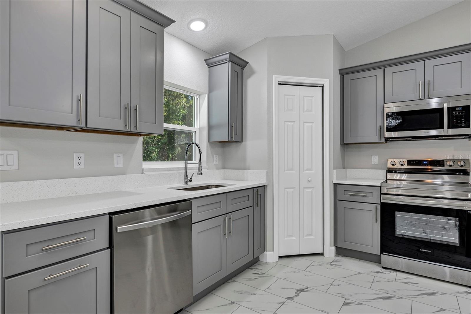 4389 SE 131ST Ln BELLEVIEW, FL 34420