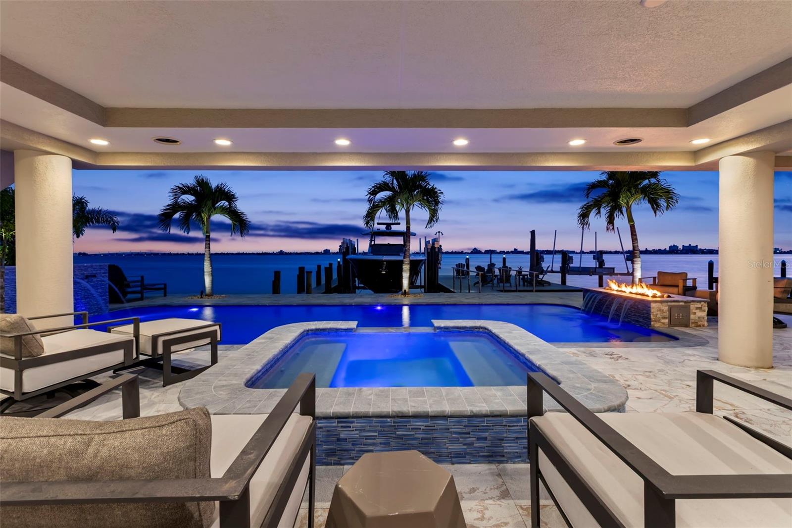 5907 BAYVIEW Cir GULFPORT, FL 33707