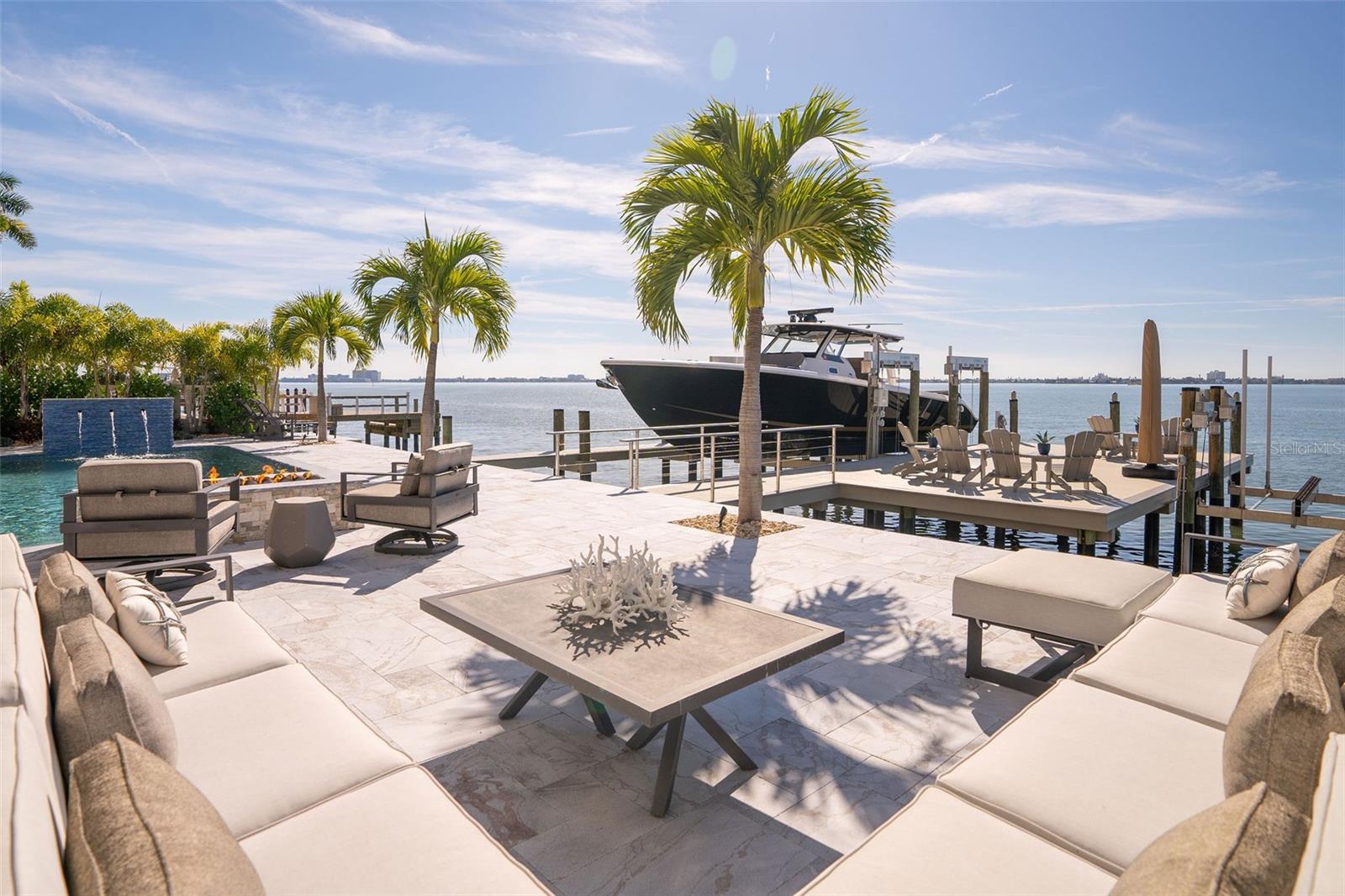 5907 BAYVIEW Cir GULFPORT, FL 33707