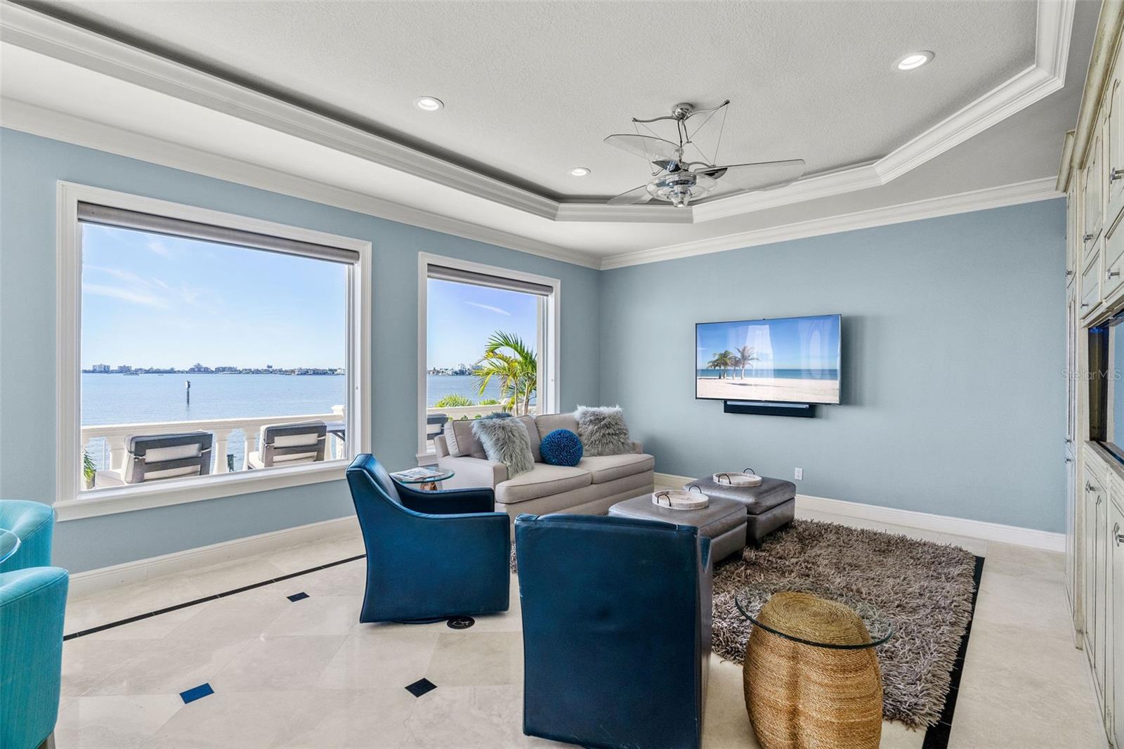 5907 BAYVIEW Cir GULFPORT, FL 33707