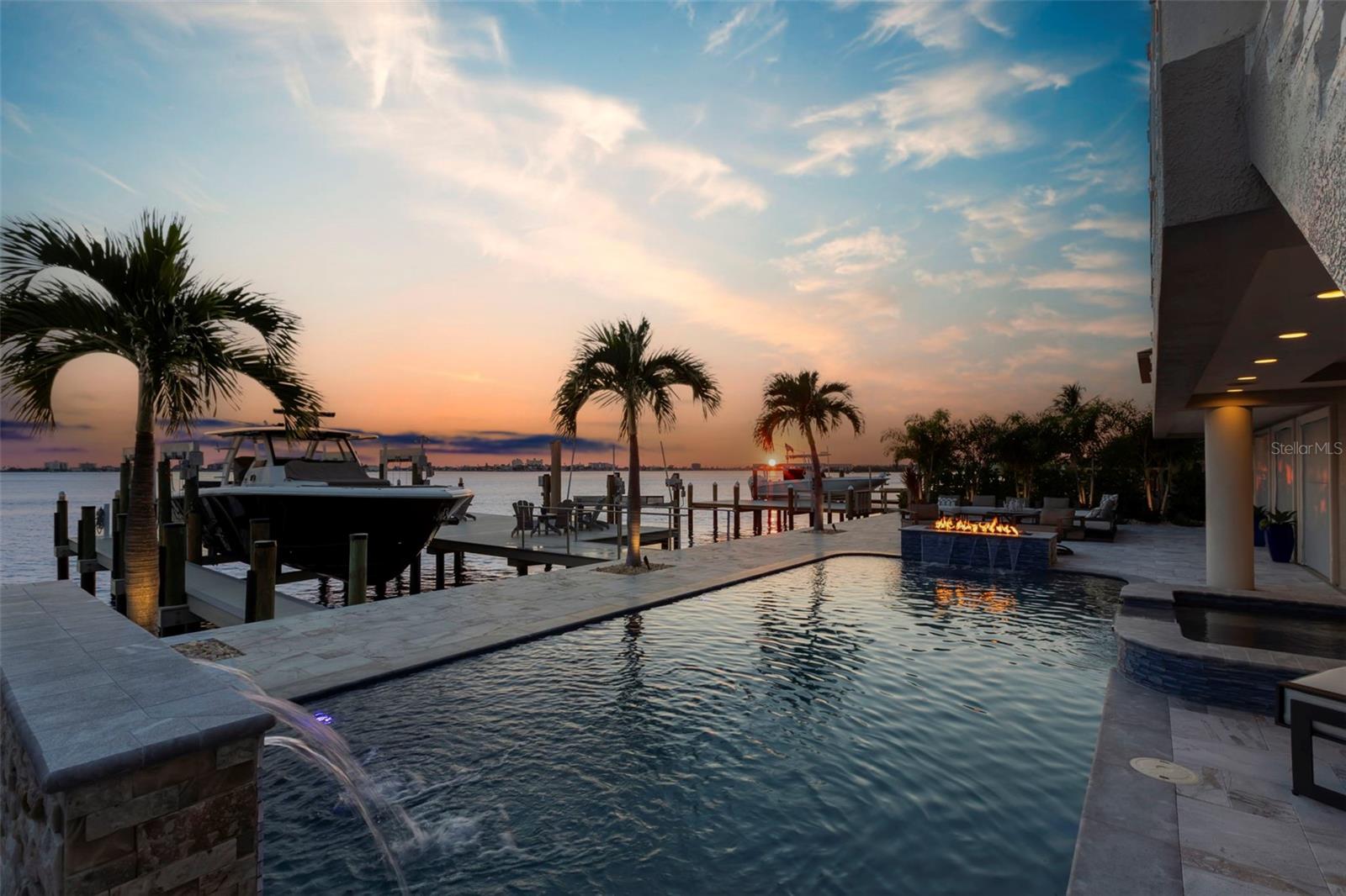 5907 BAYVIEW Cir GULFPORT, FL 33707