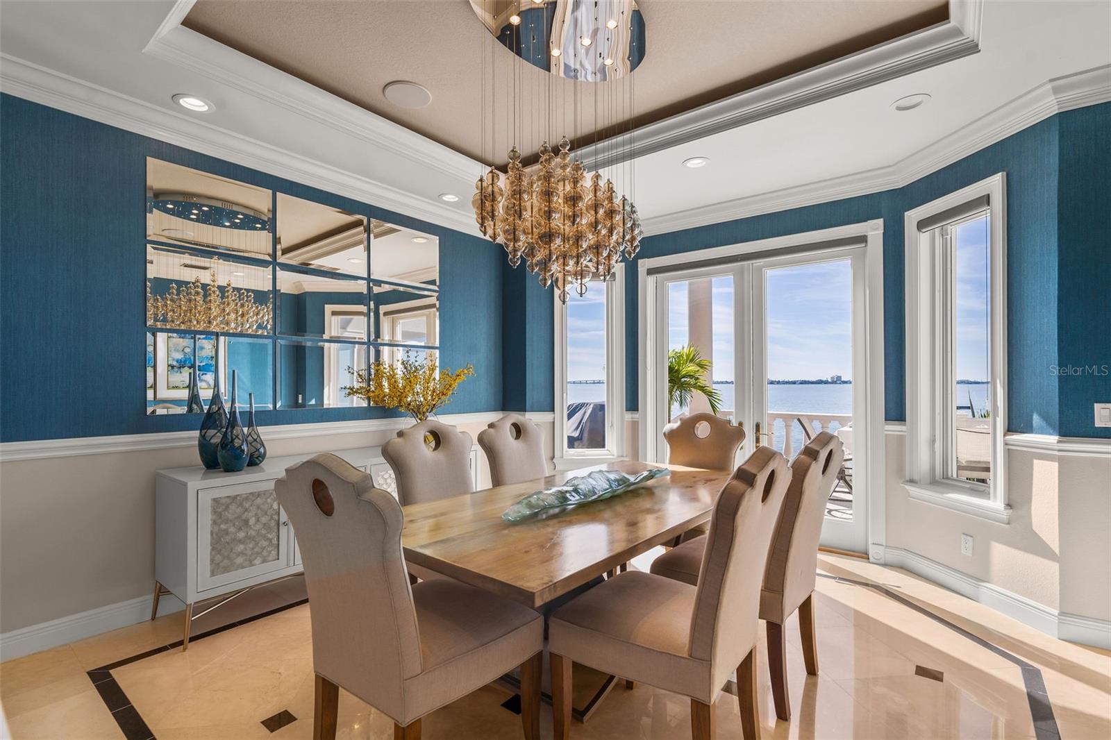 5907 BAYVIEW Cir GULFPORT, FL 33707