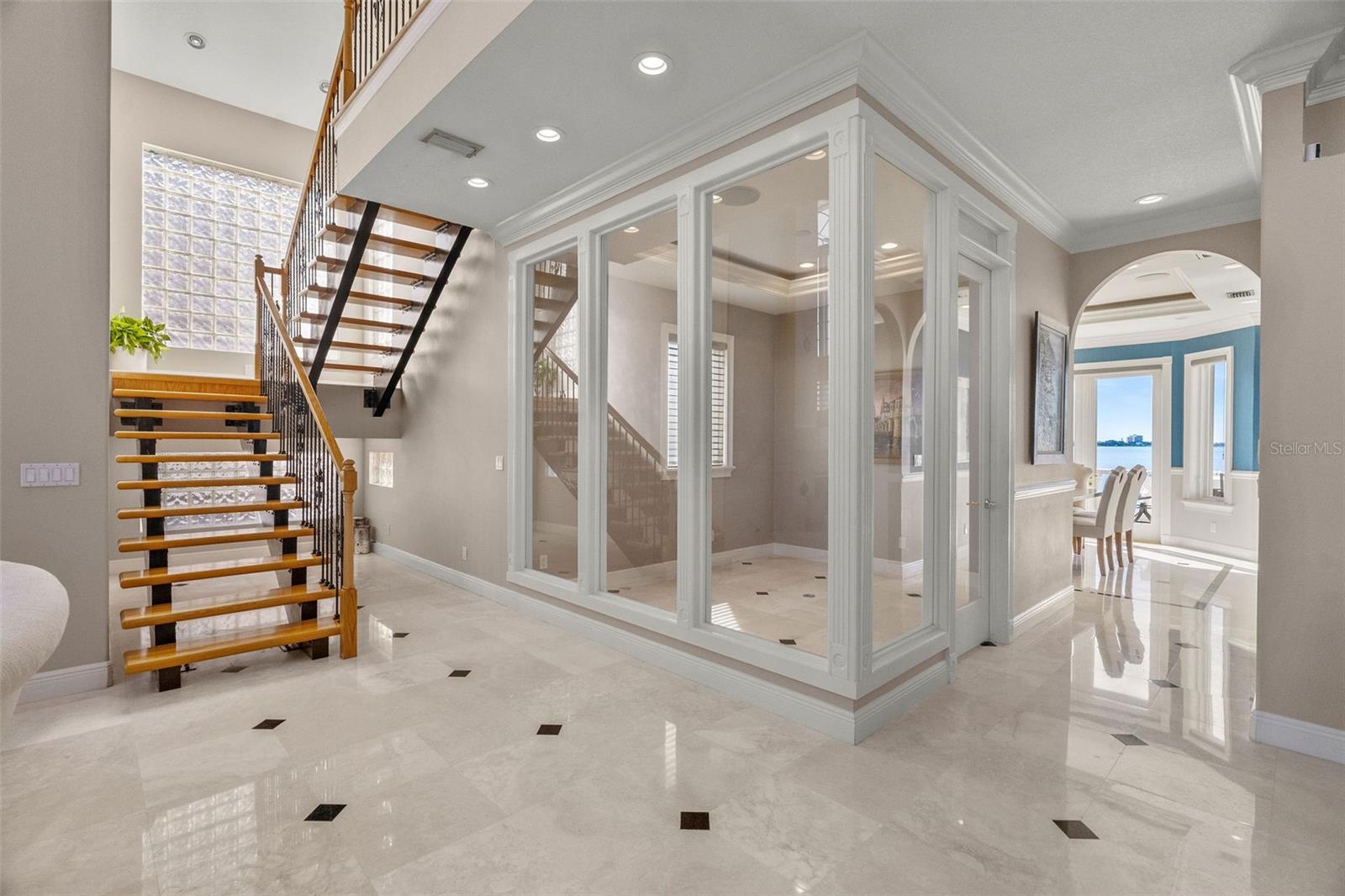 5907 BAYVIEW Cir GULFPORT, FL 33707