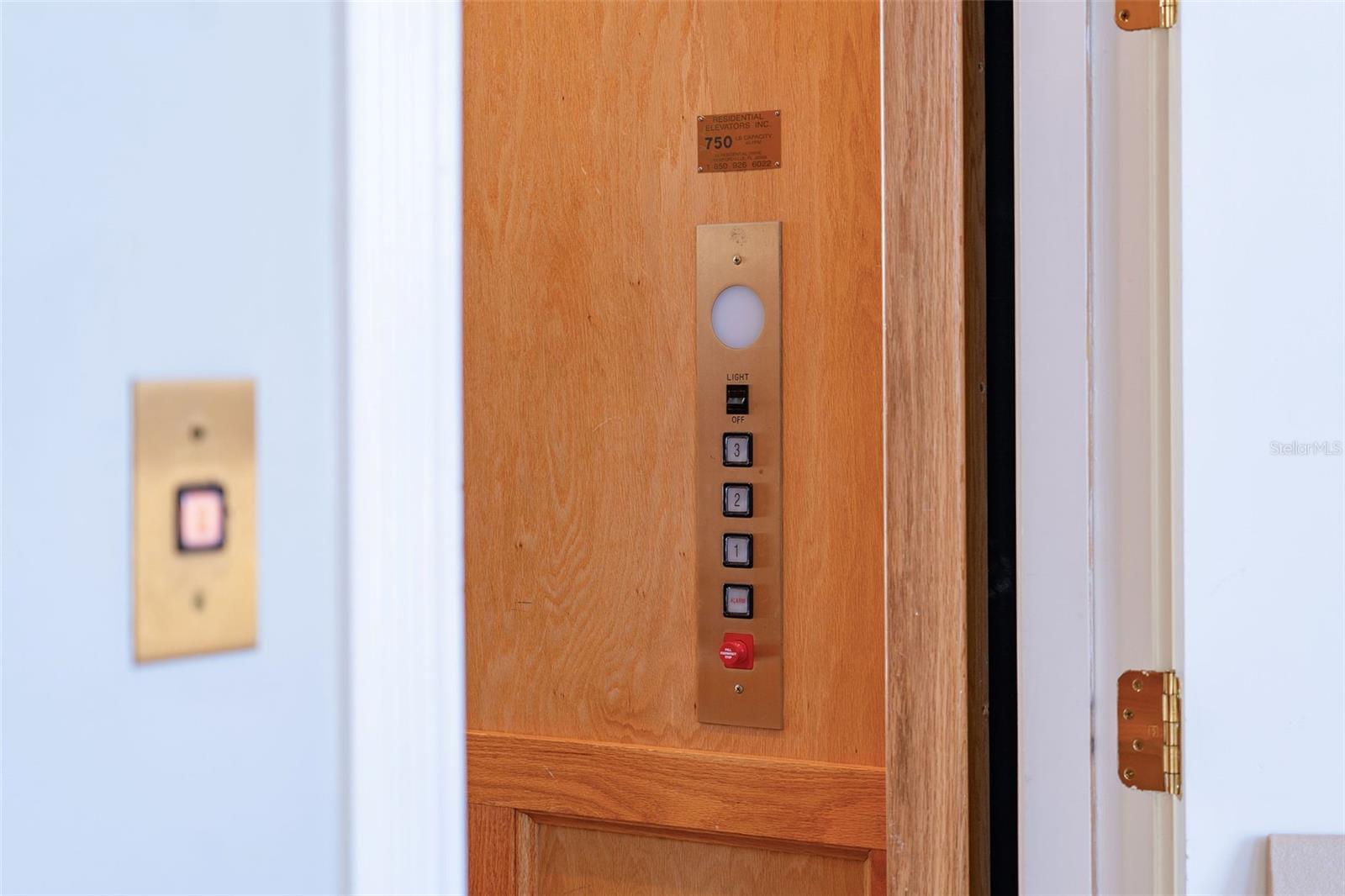 5907 BAYVIEW Cir GULFPORT, FL 33707