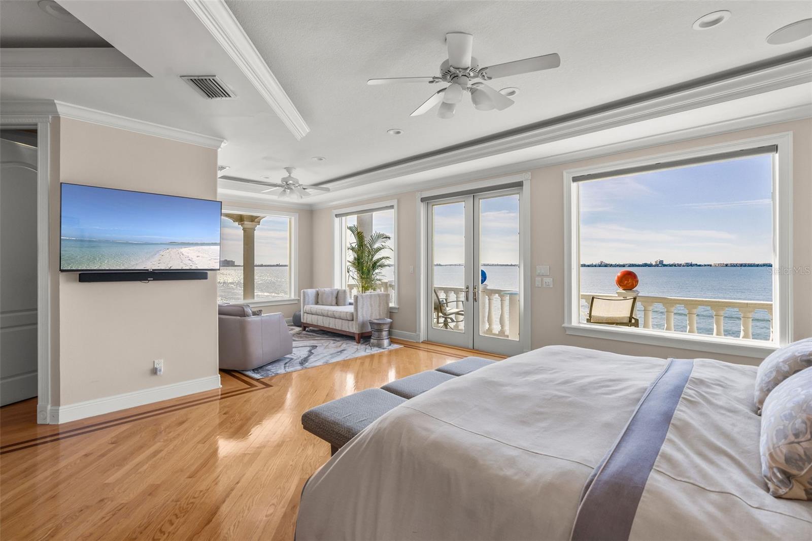 5907 BAYVIEW Cir GULFPORT, FL 33707