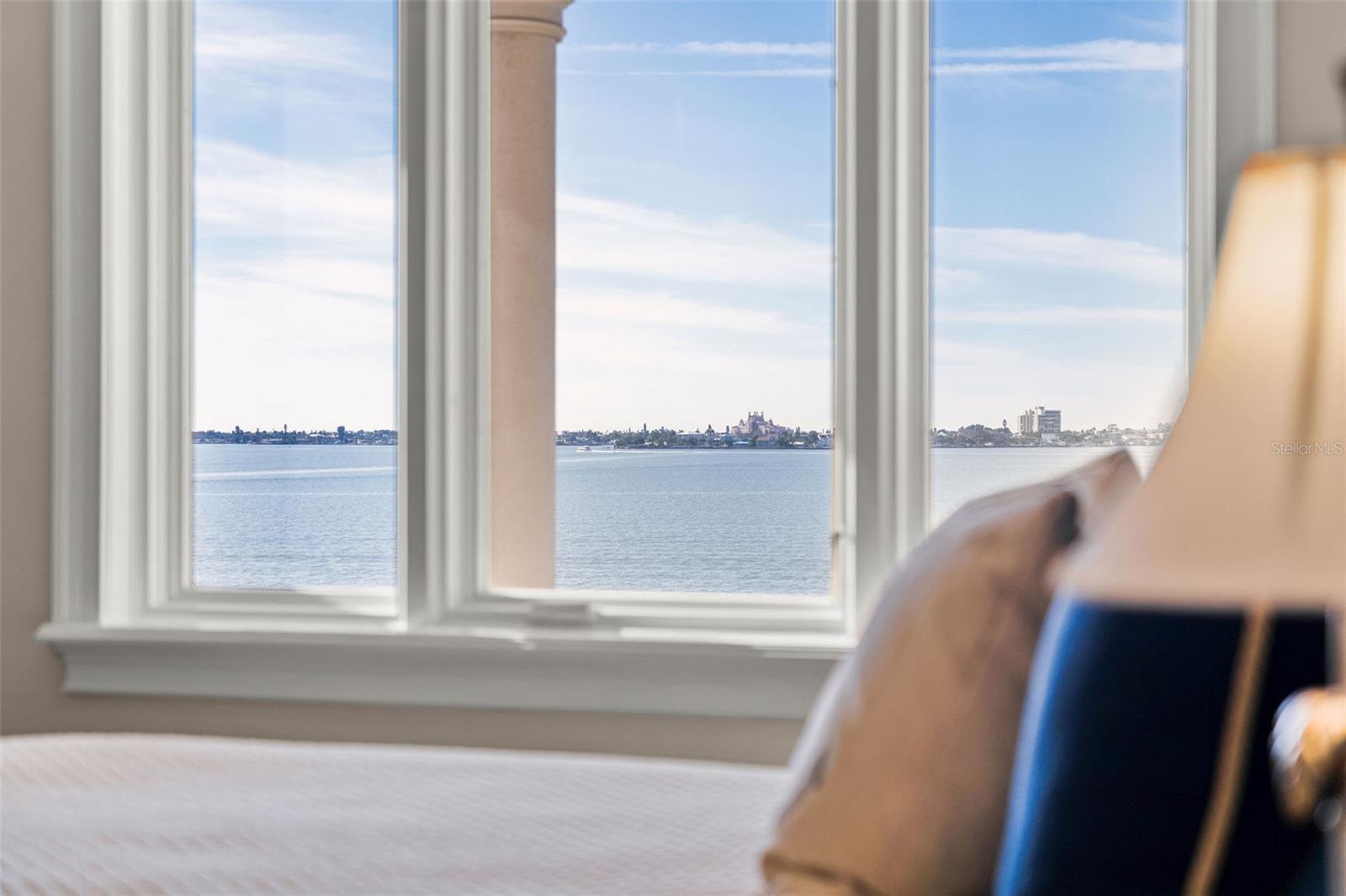 5907 BAYVIEW Cir GULFPORT, FL 33707