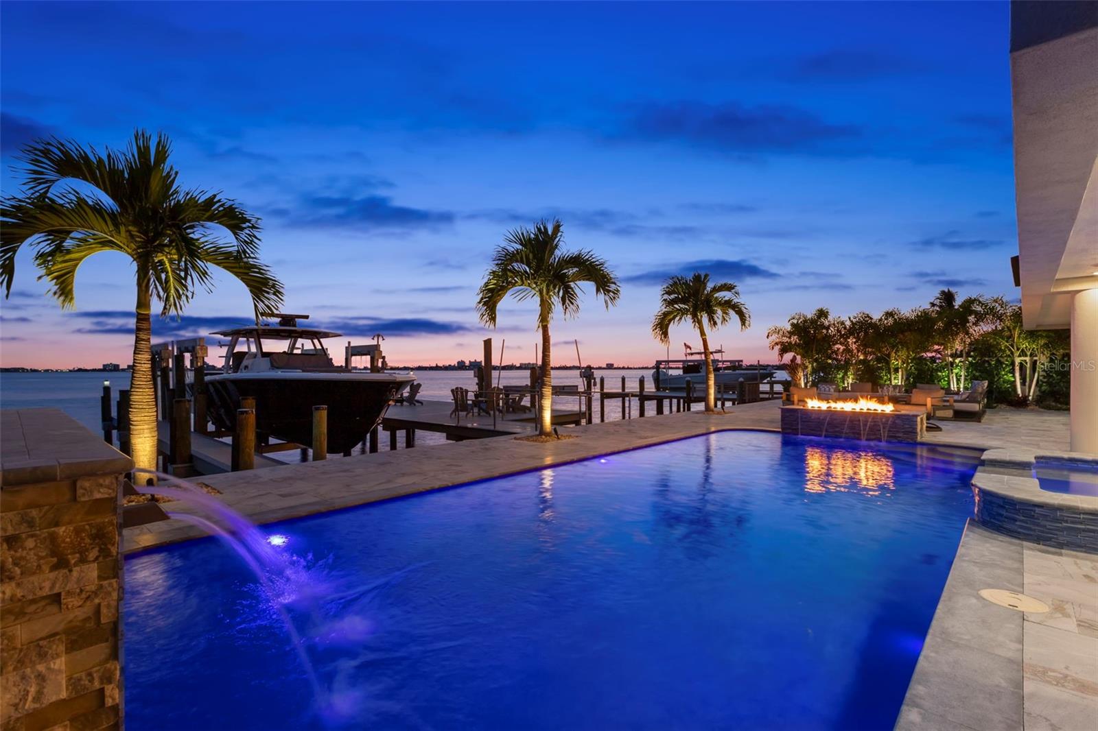 5907 BAYVIEW Cir GULFPORT, FL 33707