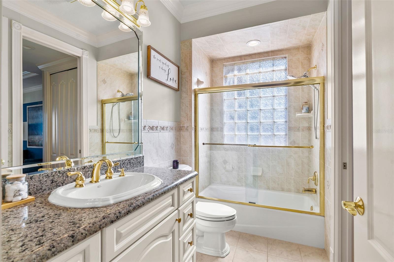 5907 BAYVIEW Cir GULFPORT, FL 33707