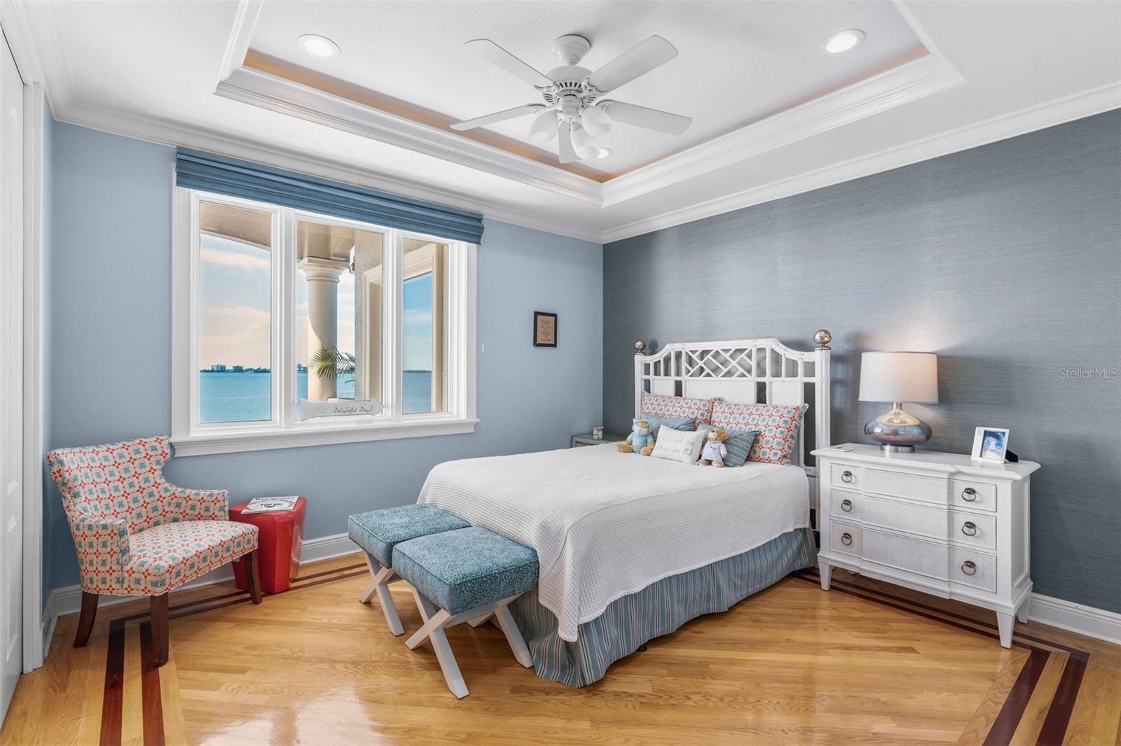 5907 BAYVIEW Cir GULFPORT, FL 33707