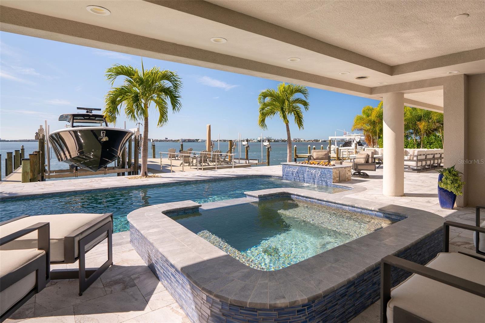 5907 BAYVIEW Cir GULFPORT, FL 33707