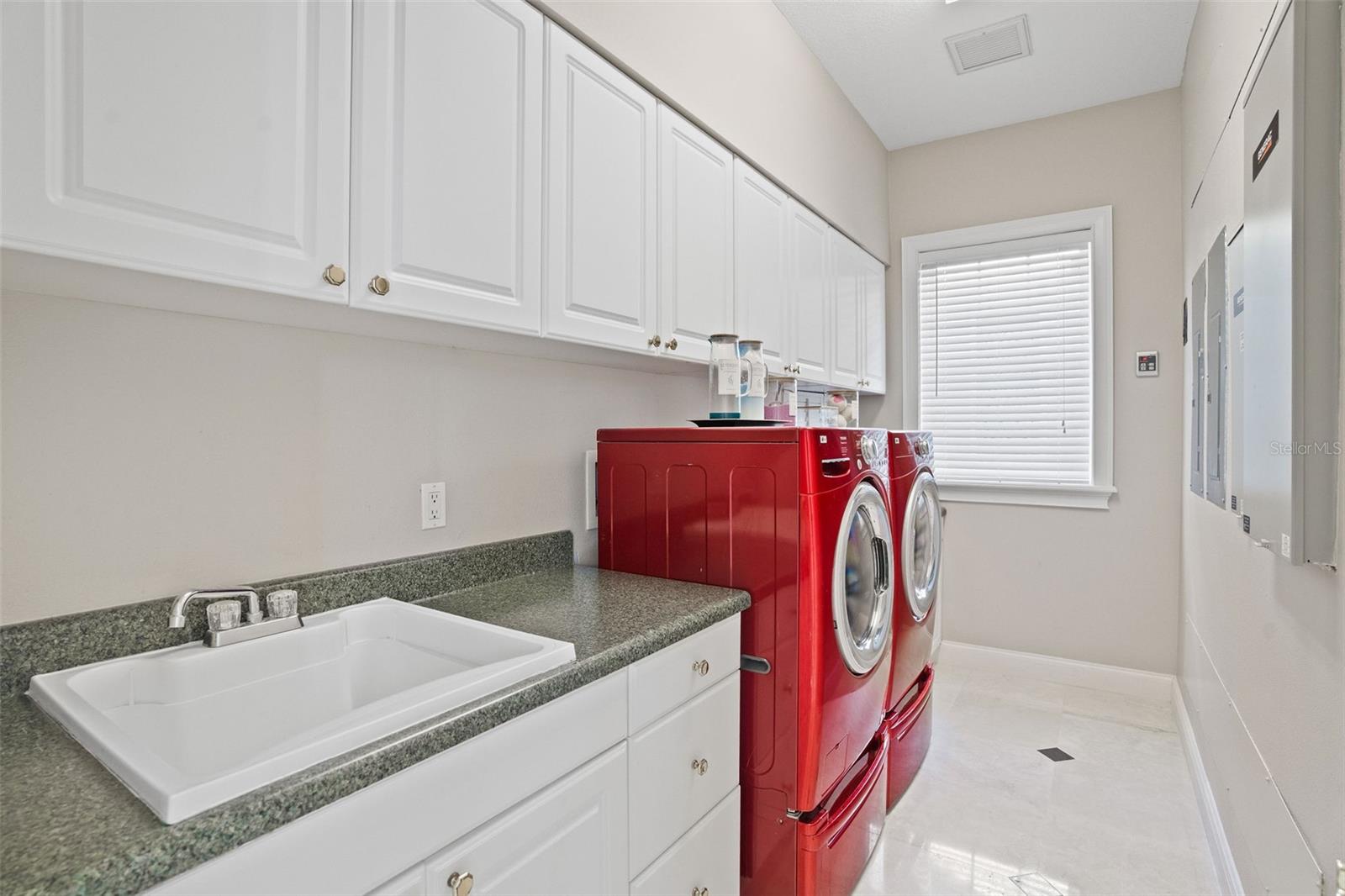 5907 BAYVIEW Cir GULFPORT, FL 33707