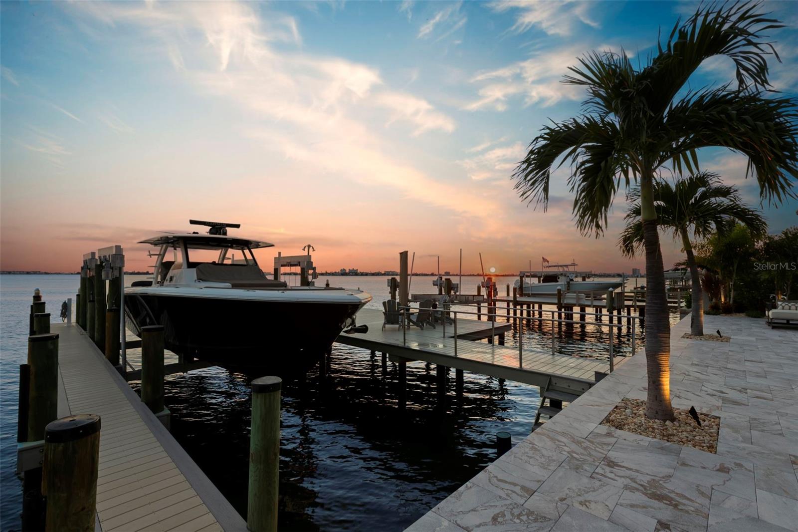 5907 BAYVIEW Cir GULFPORT, FL 33707