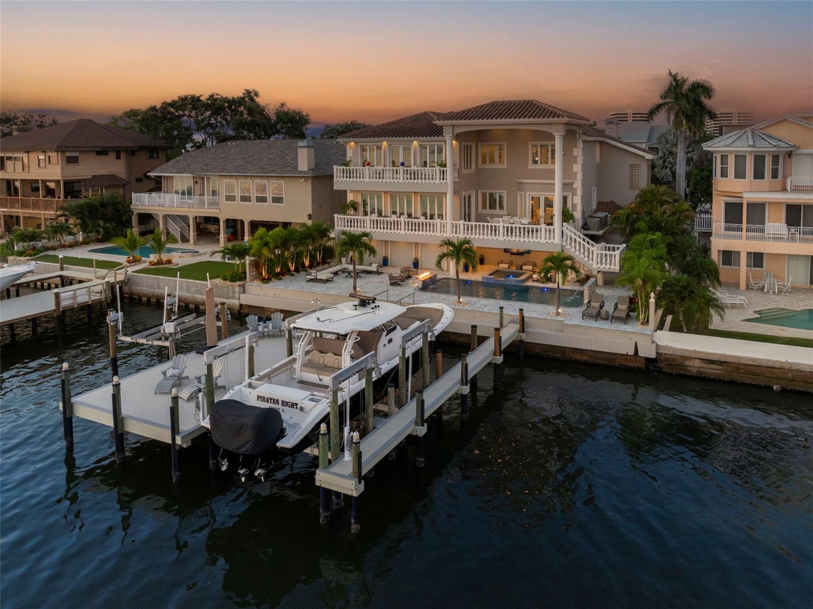 5907 BAYVIEW Cir GULFPORT, FL 33707