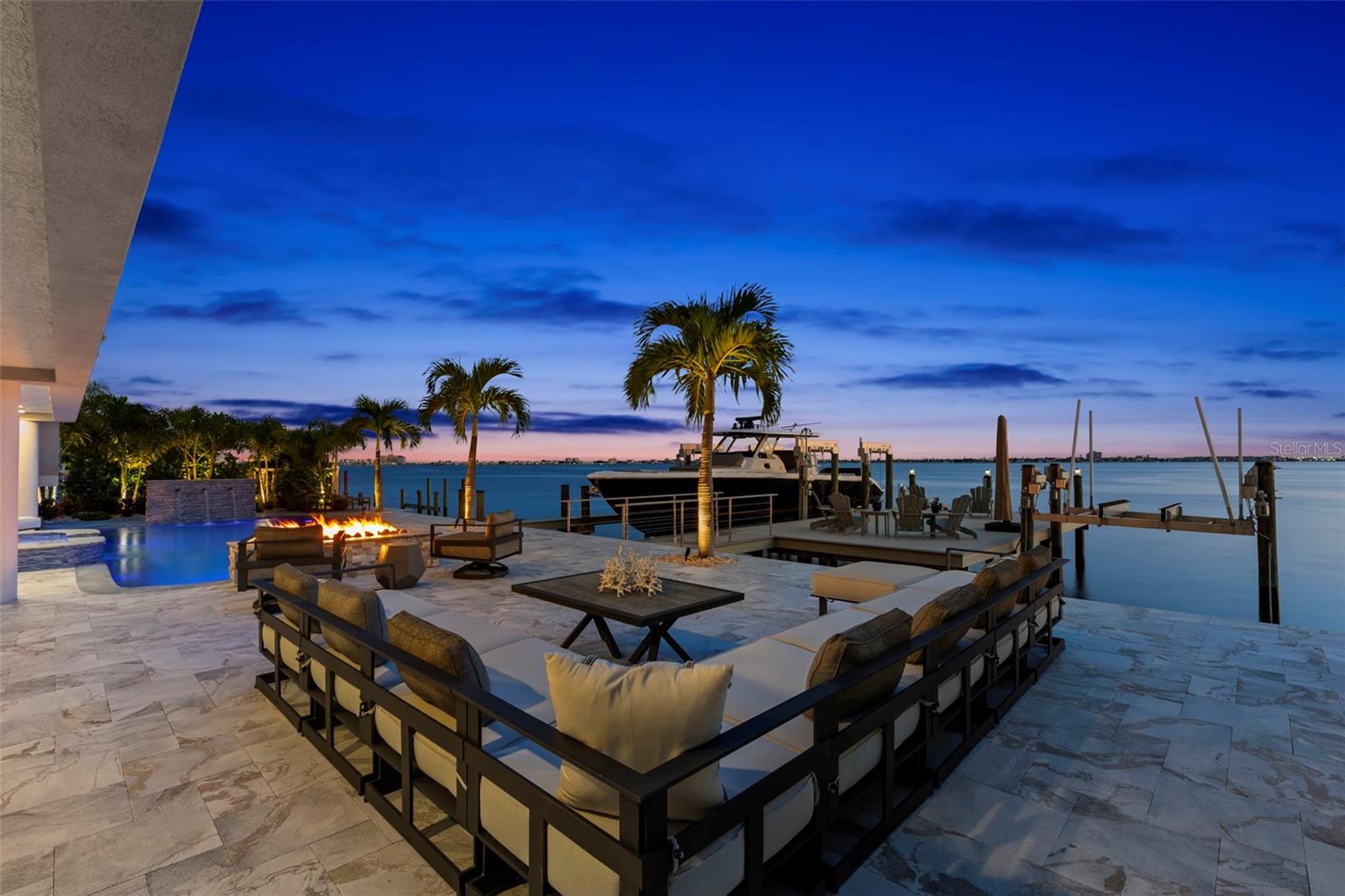 5907 BAYVIEW Cir GULFPORT, FL 33707