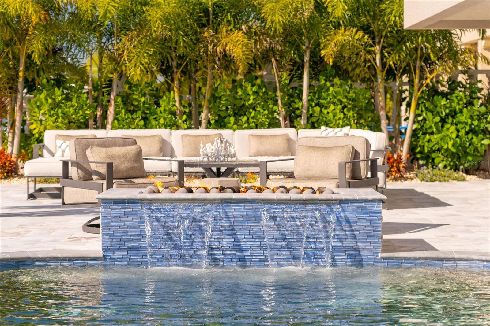 5907 BAYVIEW Cir GULFPORT, FL 33707