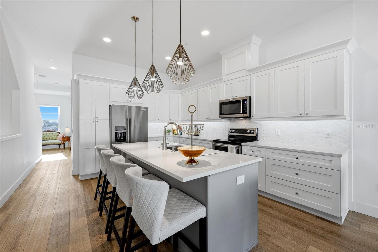 11797 1ST St TREASURE ISLAND, FL 33706