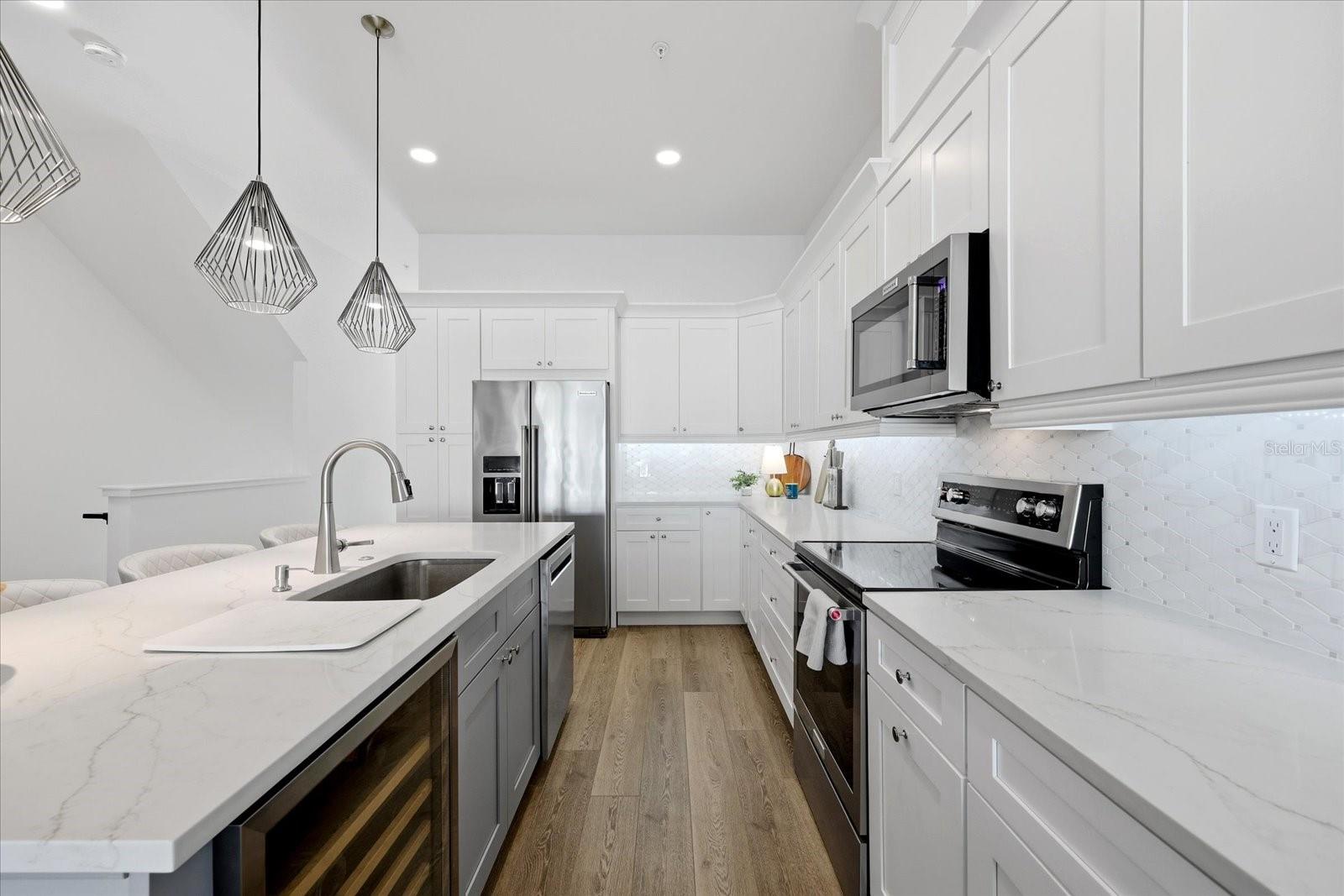 11797 1ST St TREASURE ISLAND, FL 33706