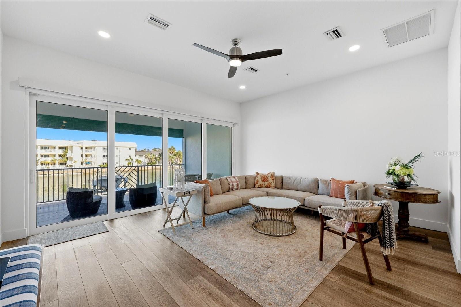 11797 1ST St TREASURE ISLAND, FL 33706