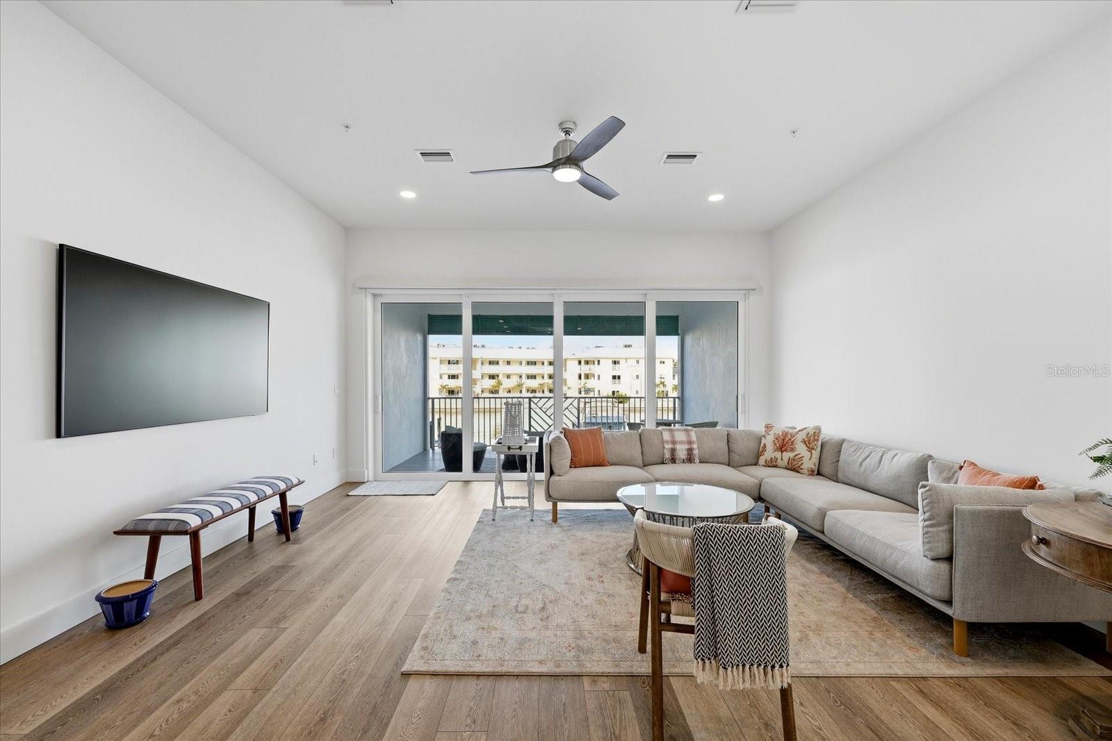 11797 1ST St TREASURE ISLAND, FL 33706