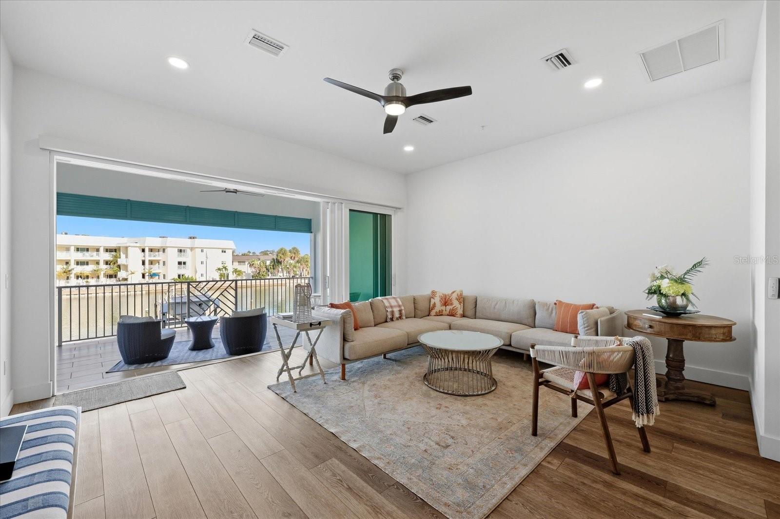 11797 1ST St TREASURE ISLAND, FL 33706