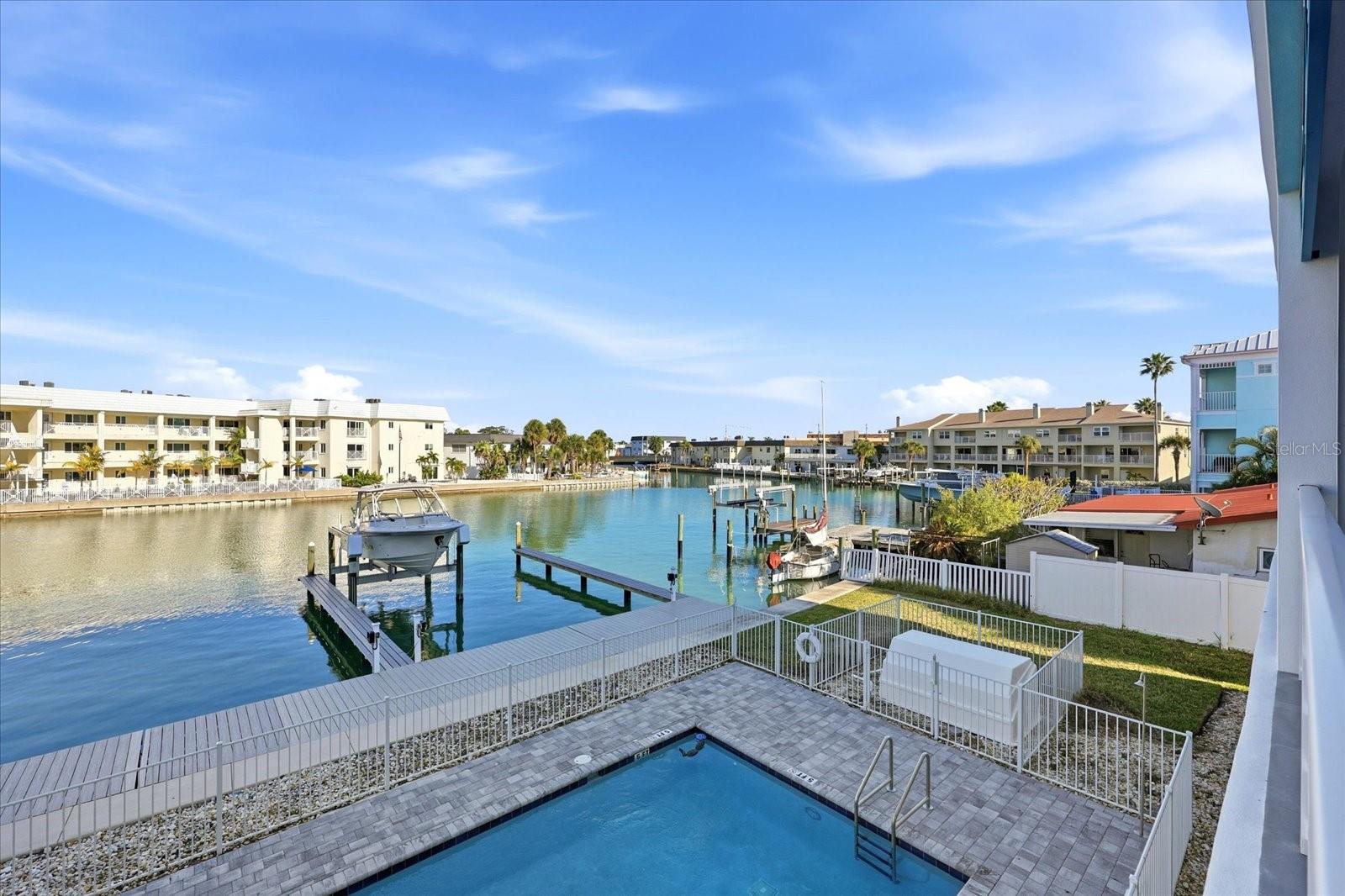 11797 1ST St TREASURE ISLAND, FL 33706