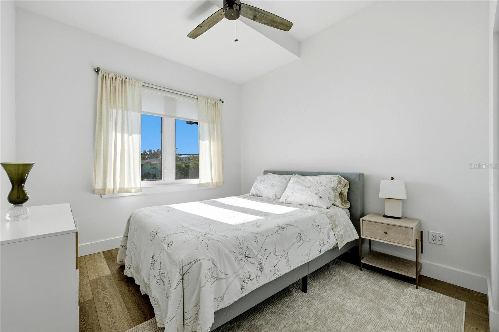 11797 1ST St TREASURE ISLAND, FL 33706