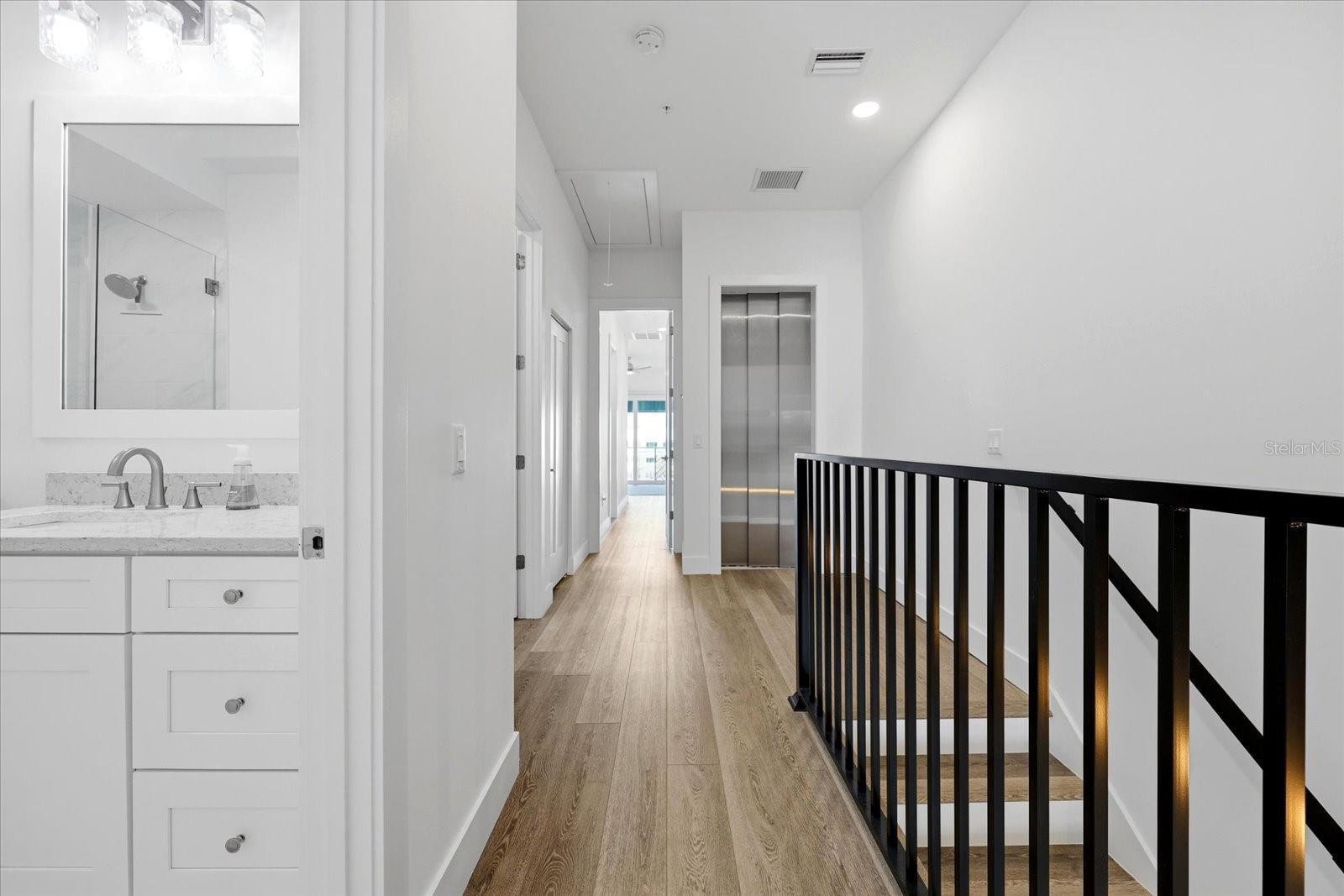 11797 1ST St TREASURE ISLAND, FL 33706