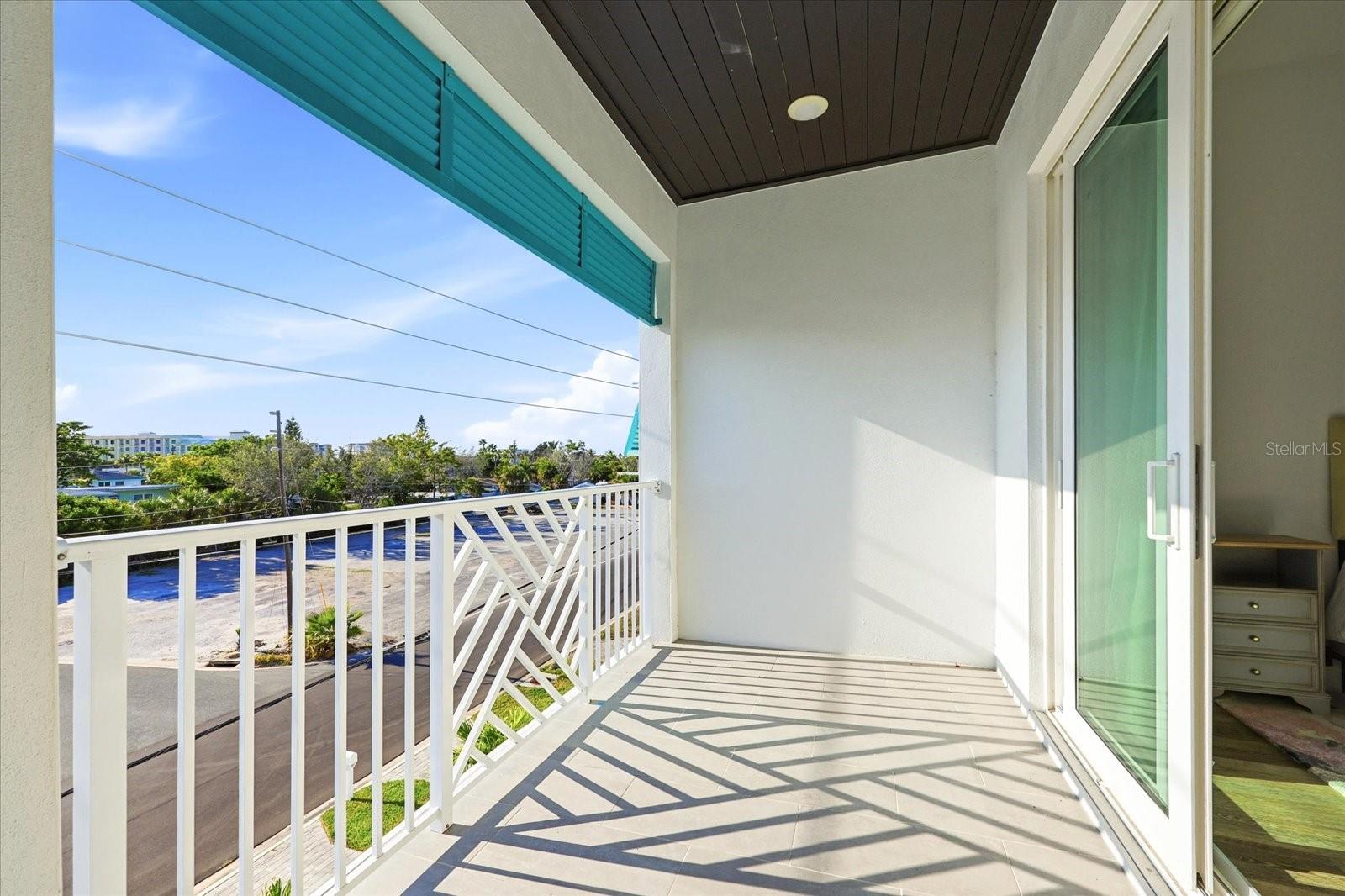 11797 1ST St TREASURE ISLAND, FL 33706