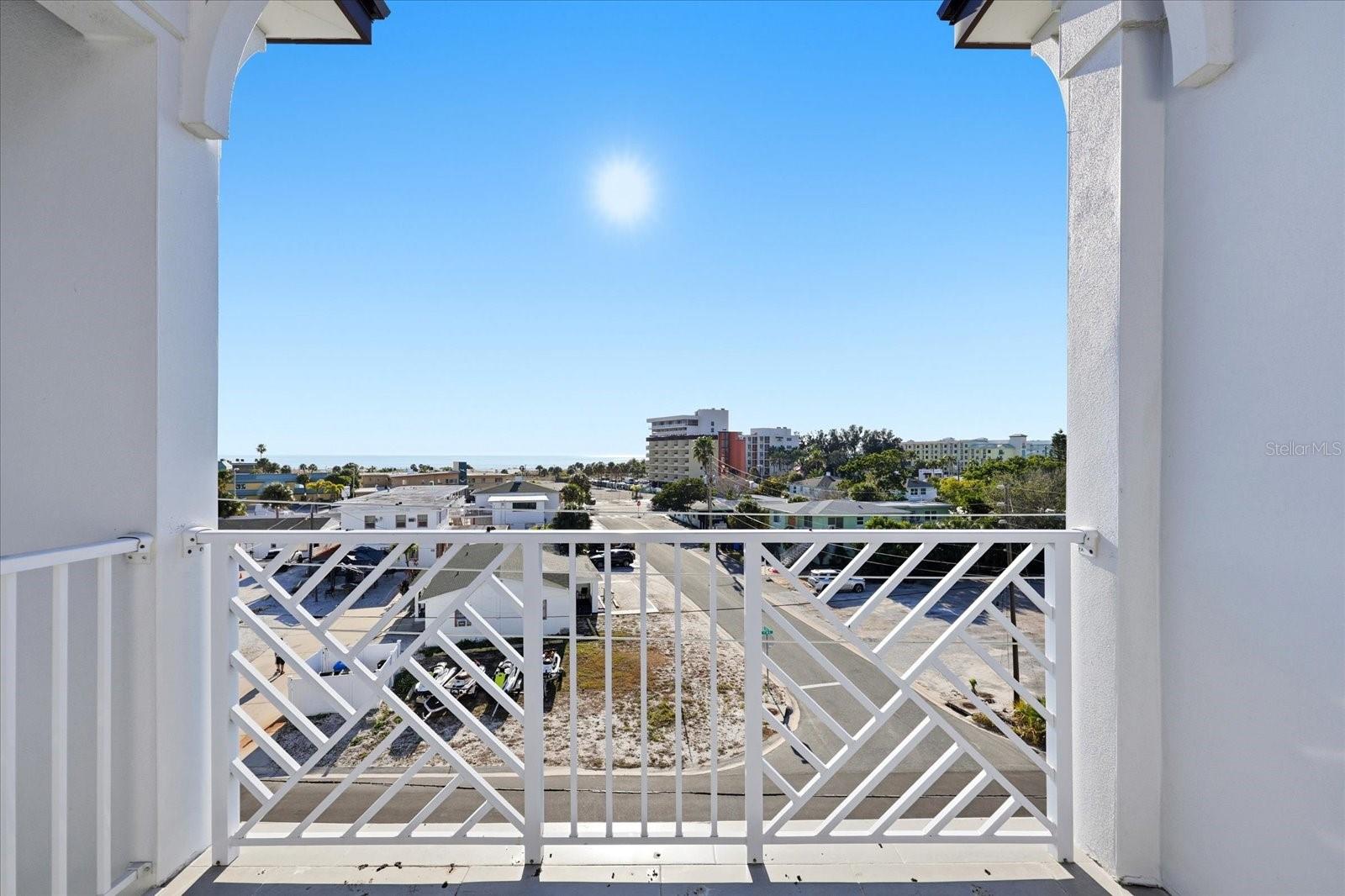 11797 1ST St TREASURE ISLAND, FL 33706