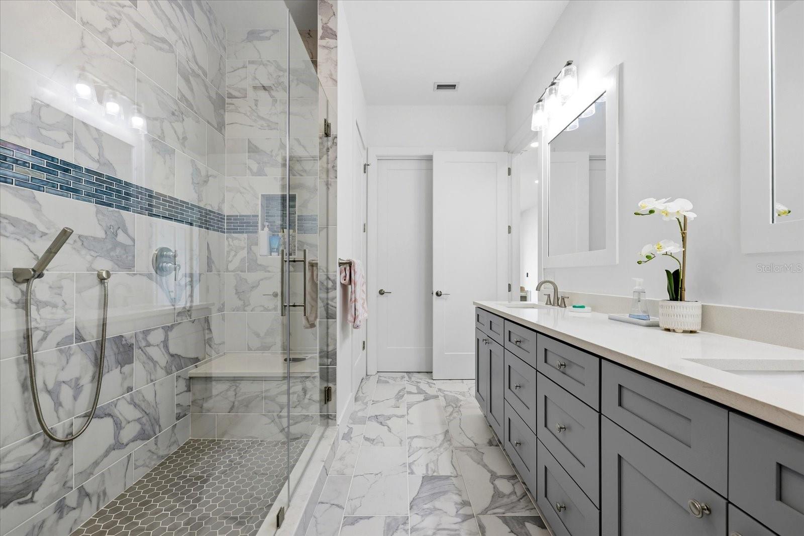 11797 1ST St TREASURE ISLAND, FL 33706