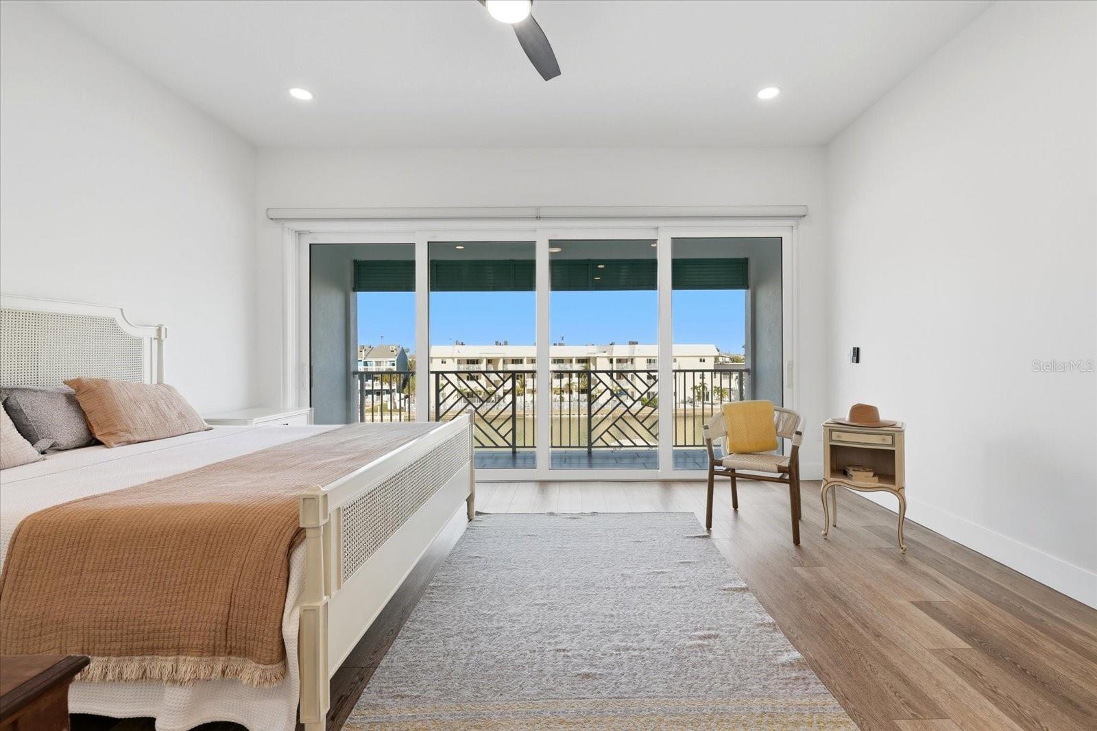 11797 1ST St TREASURE ISLAND, FL 33706