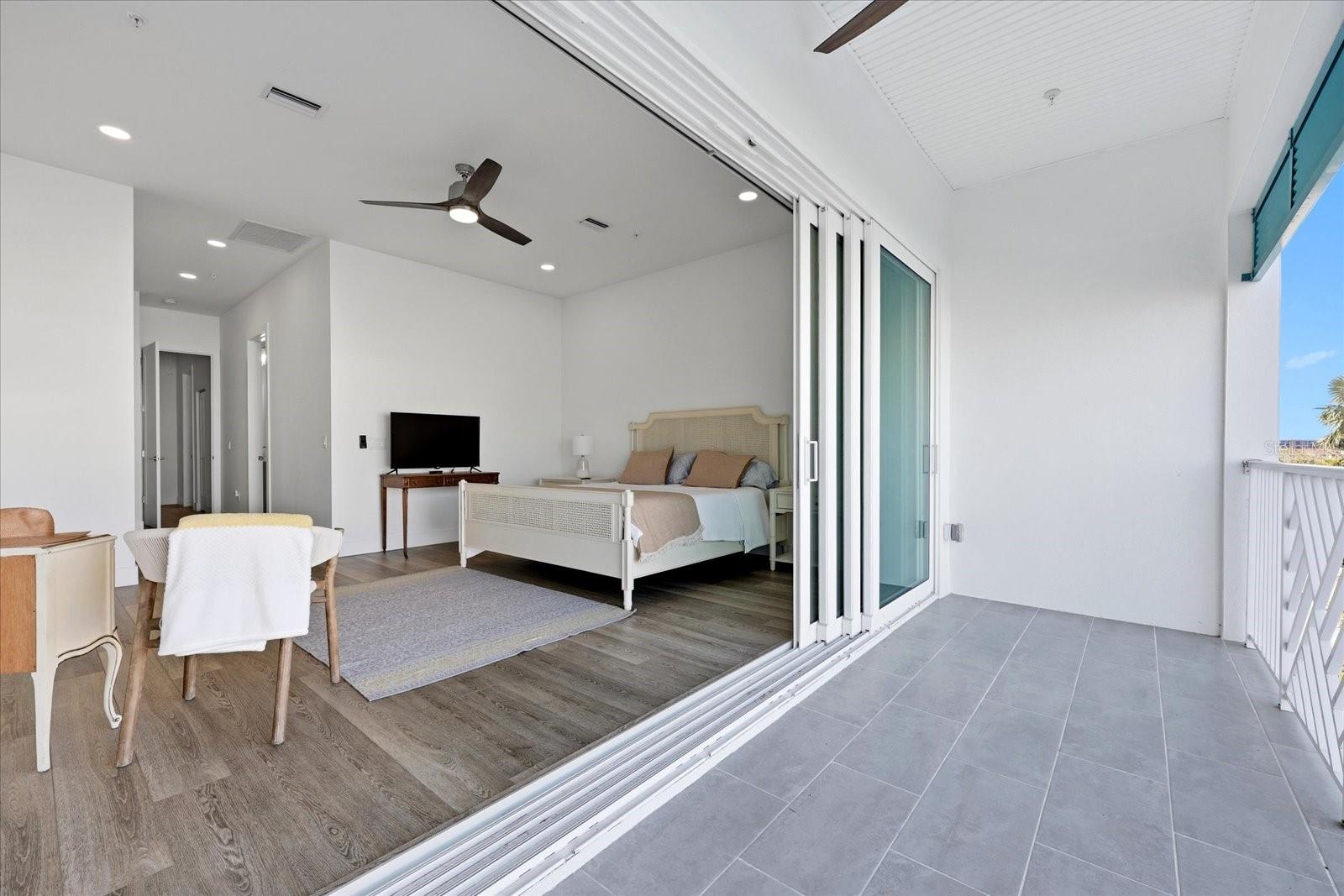 11797 1ST St TREASURE ISLAND, FL 33706