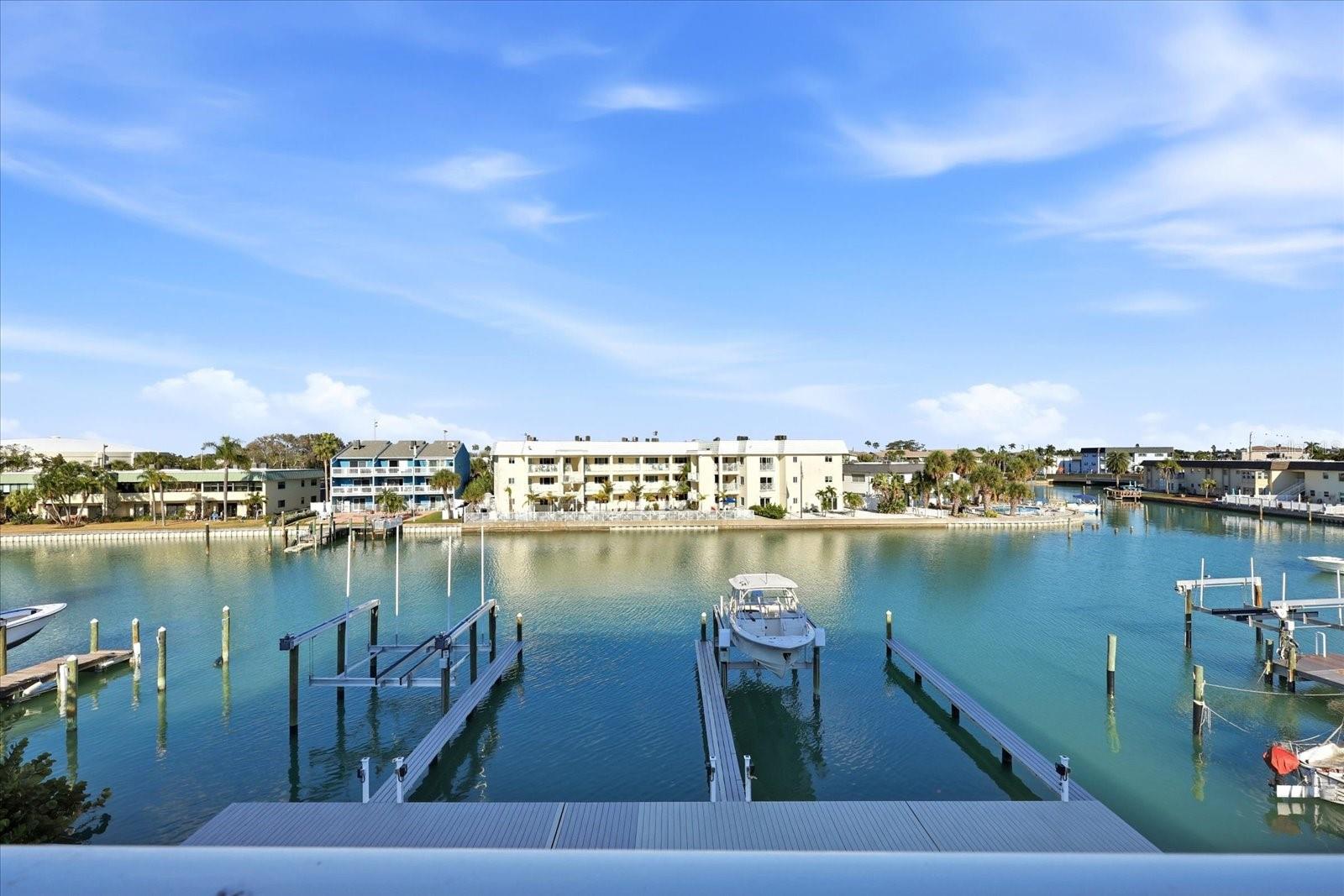 11797 1ST St TREASURE ISLAND, FL 33706