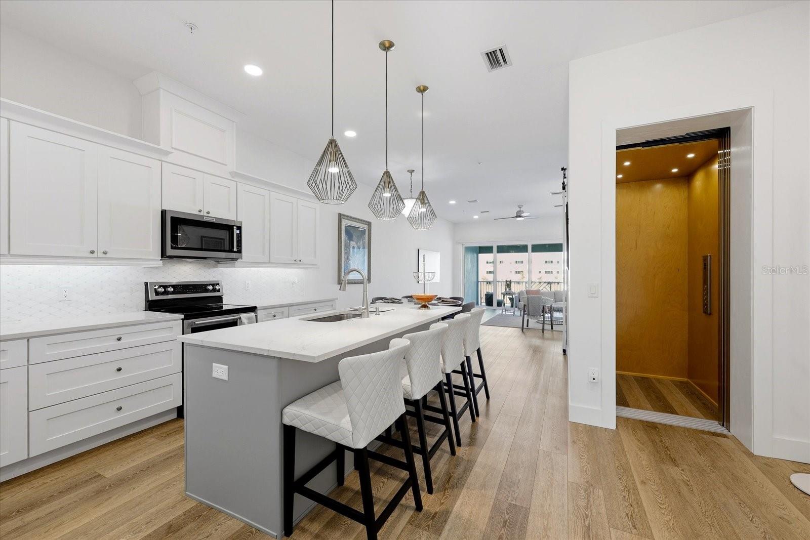 11797 1ST St TREASURE ISLAND, FL 33706