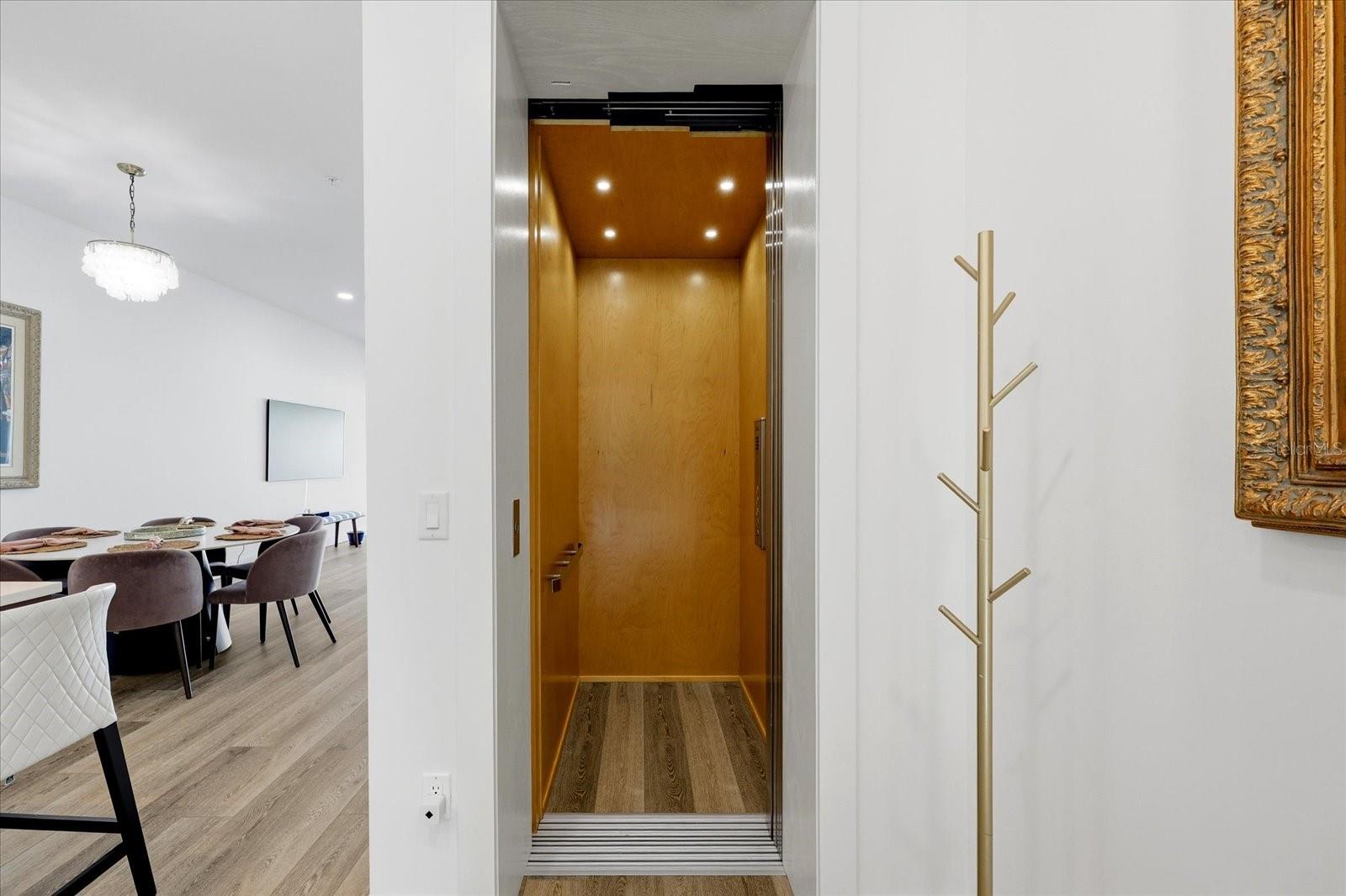 11797 1ST St TREASURE ISLAND, FL 33706