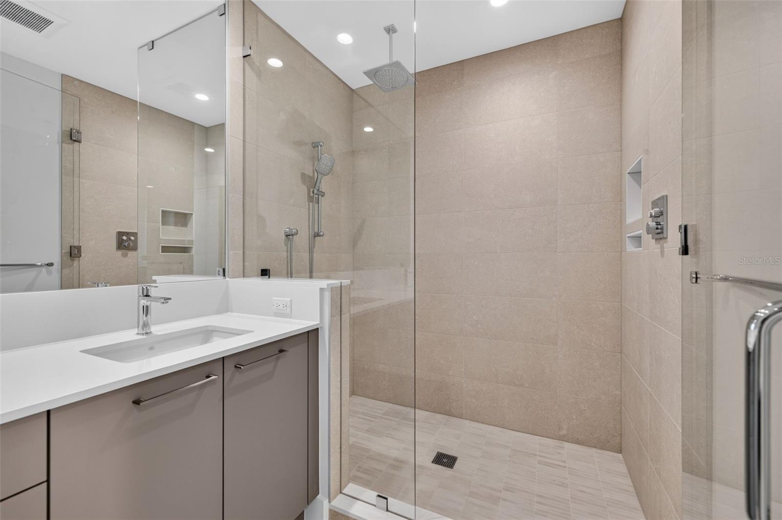 275 1ST Ave #2603 ST PETERSBURG, FL 33701