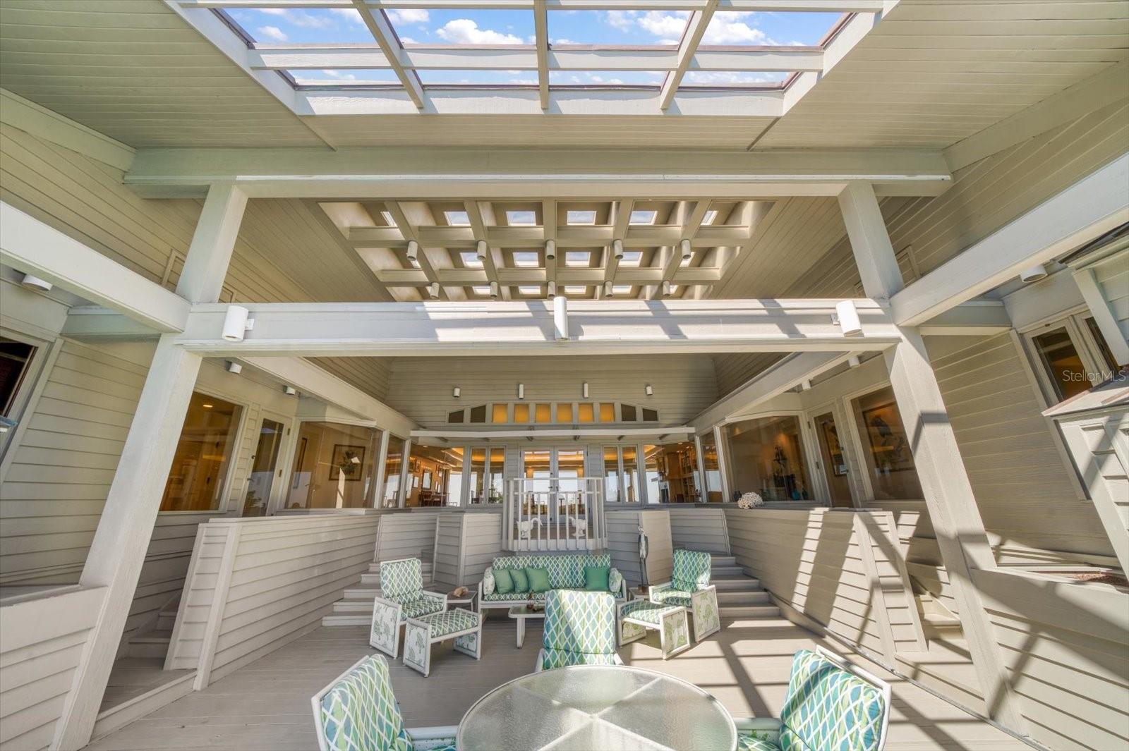 1198 MANDALAY Pt CLEARWATER, FL 33767