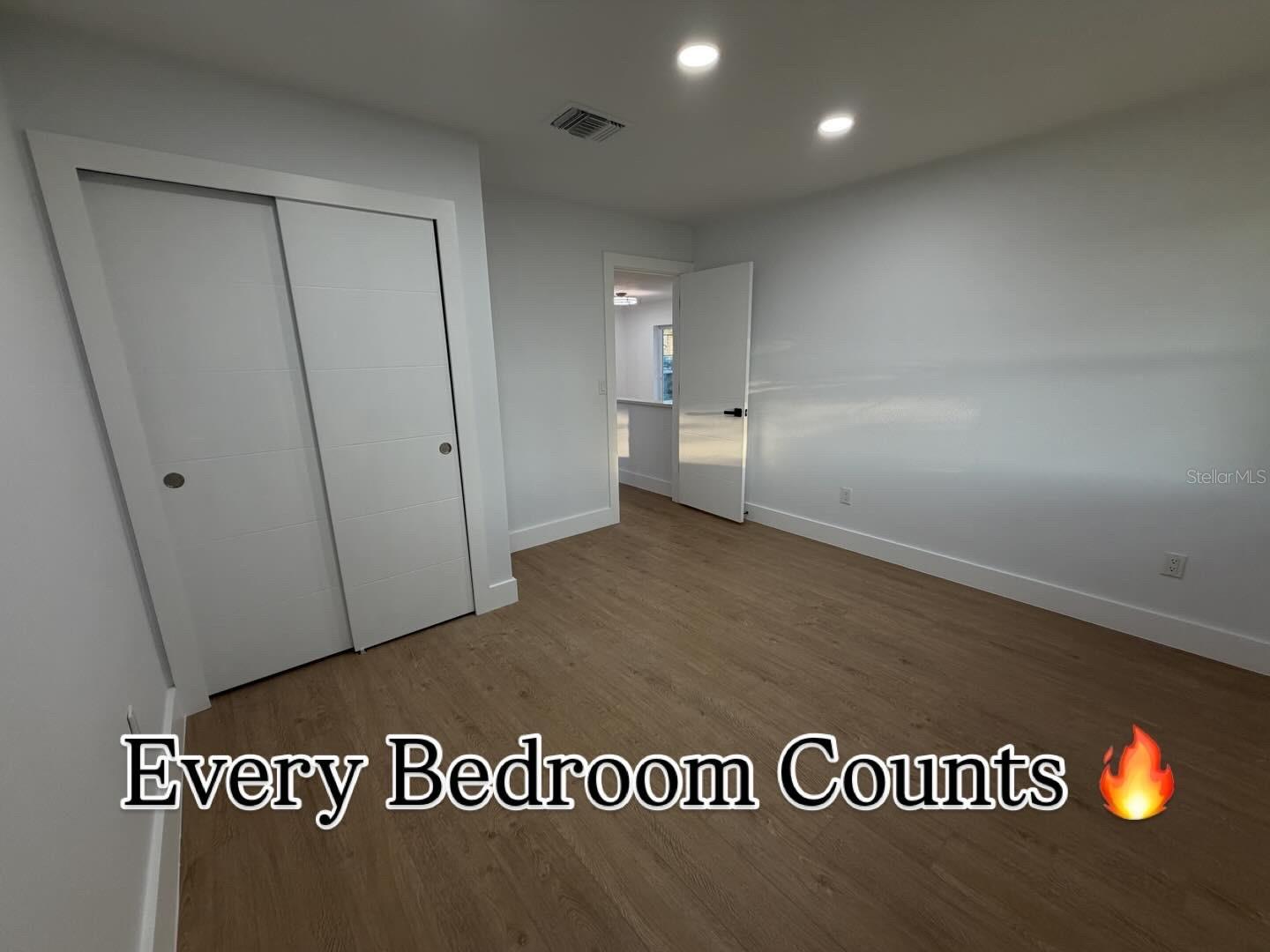 2462 ALBANY Dr KISSIMMEE, FL 34758