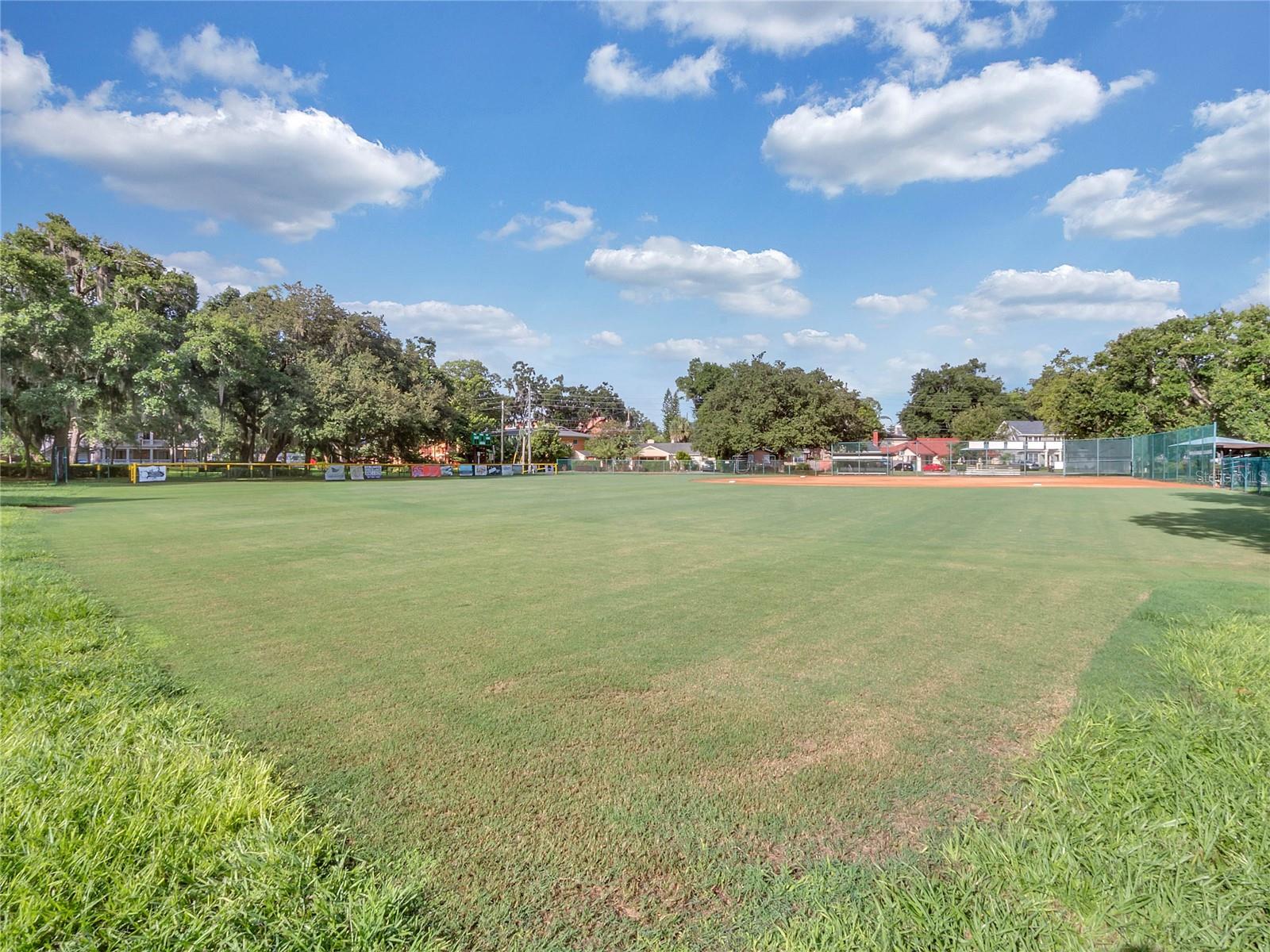 1413 OSCEOLA Ct ORLANDO, FL 32806