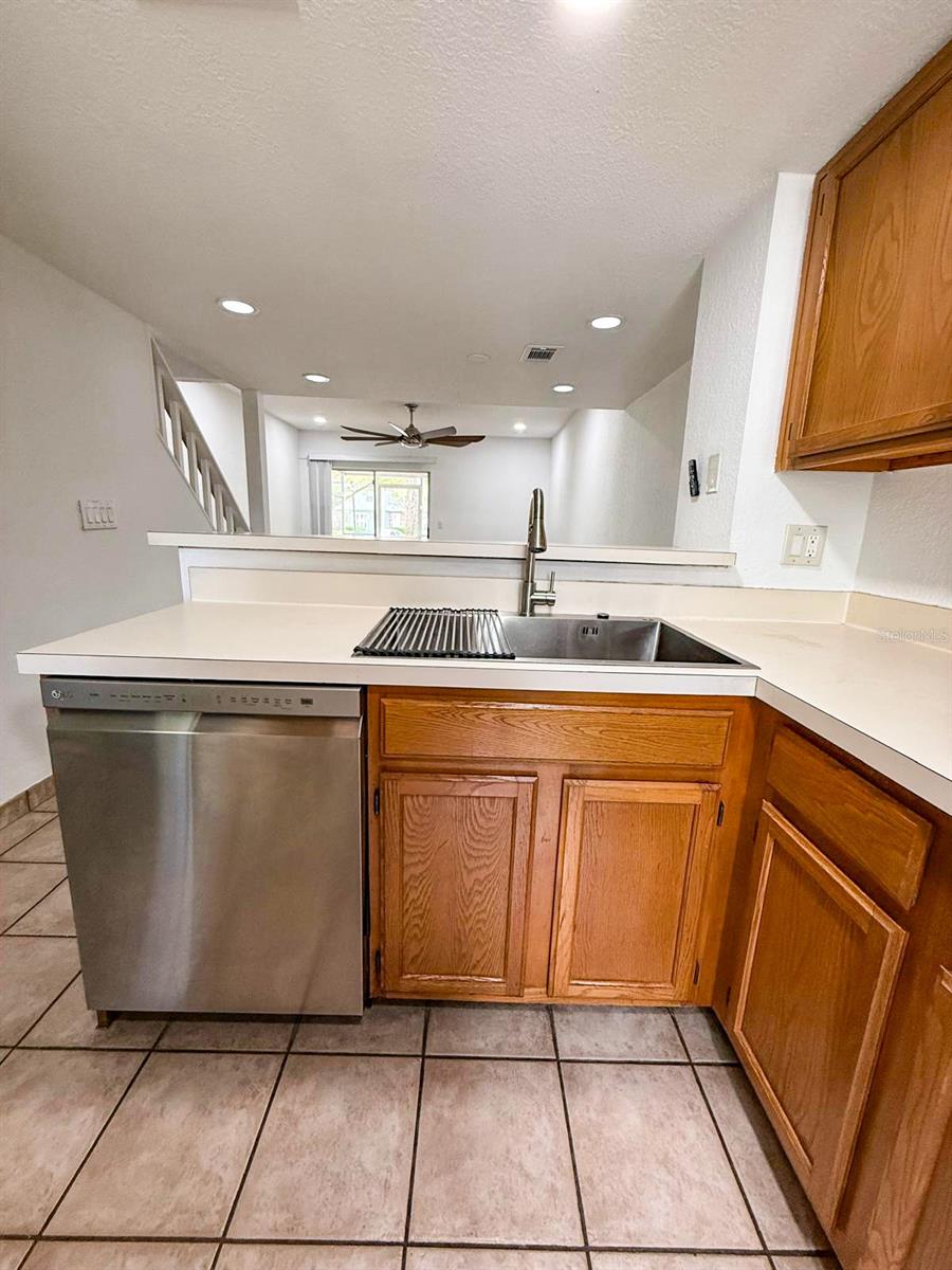 7522 HOLLOWELL Dr TAMPA, FL 33615