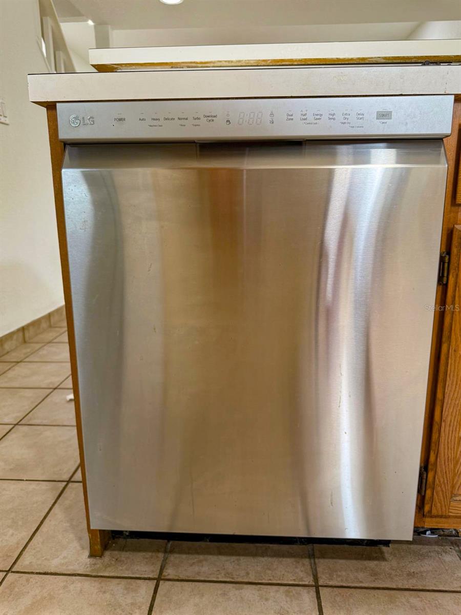 7522 HOLLOWELL Dr TAMPA, FL 33615