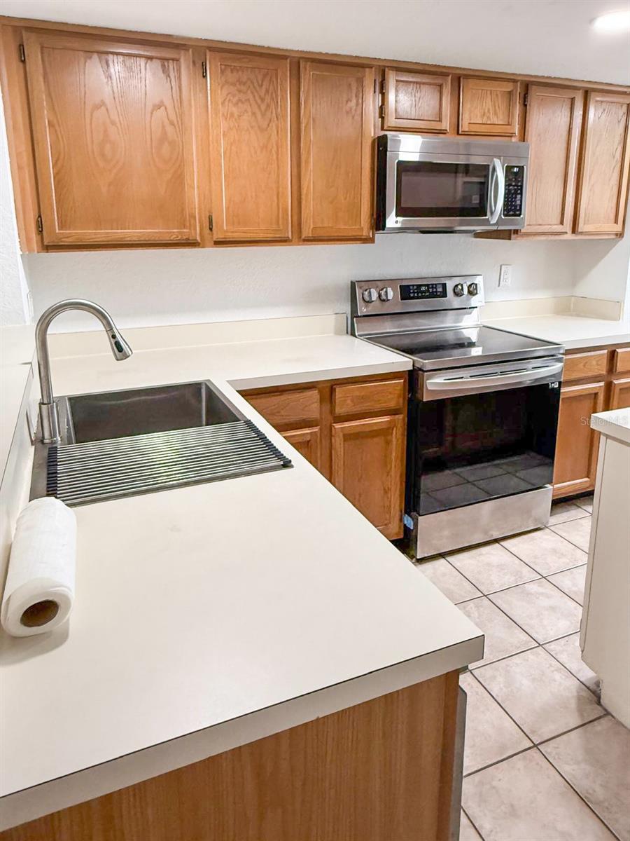 7522 HOLLOWELL Dr TAMPA, FL 33615