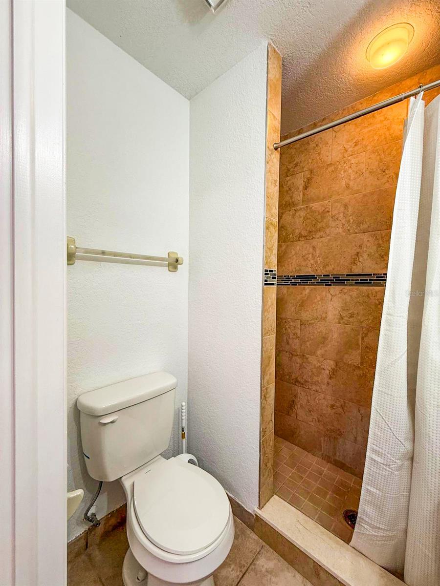 7522 HOLLOWELL Dr TAMPA, FL 33615