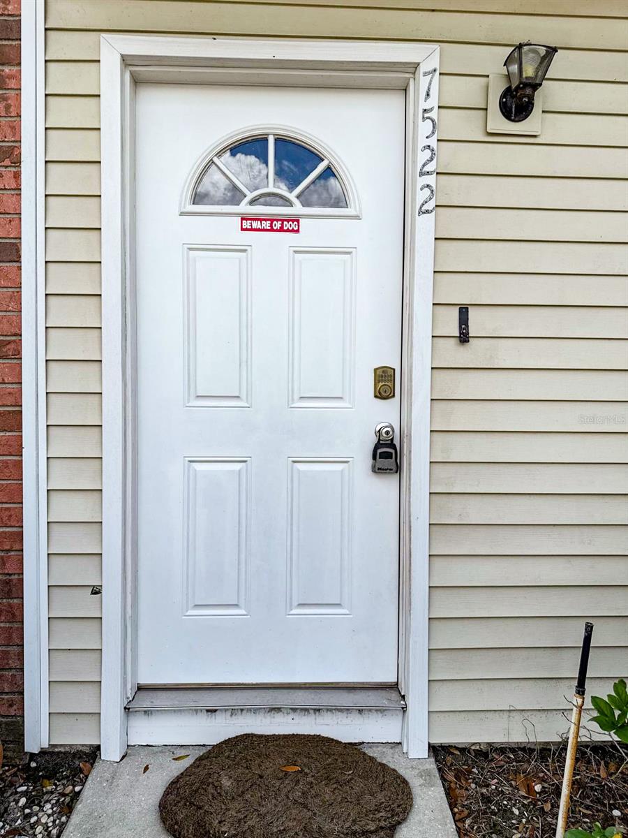 7522 HOLLOWELL Dr TAMPA, FL 33615